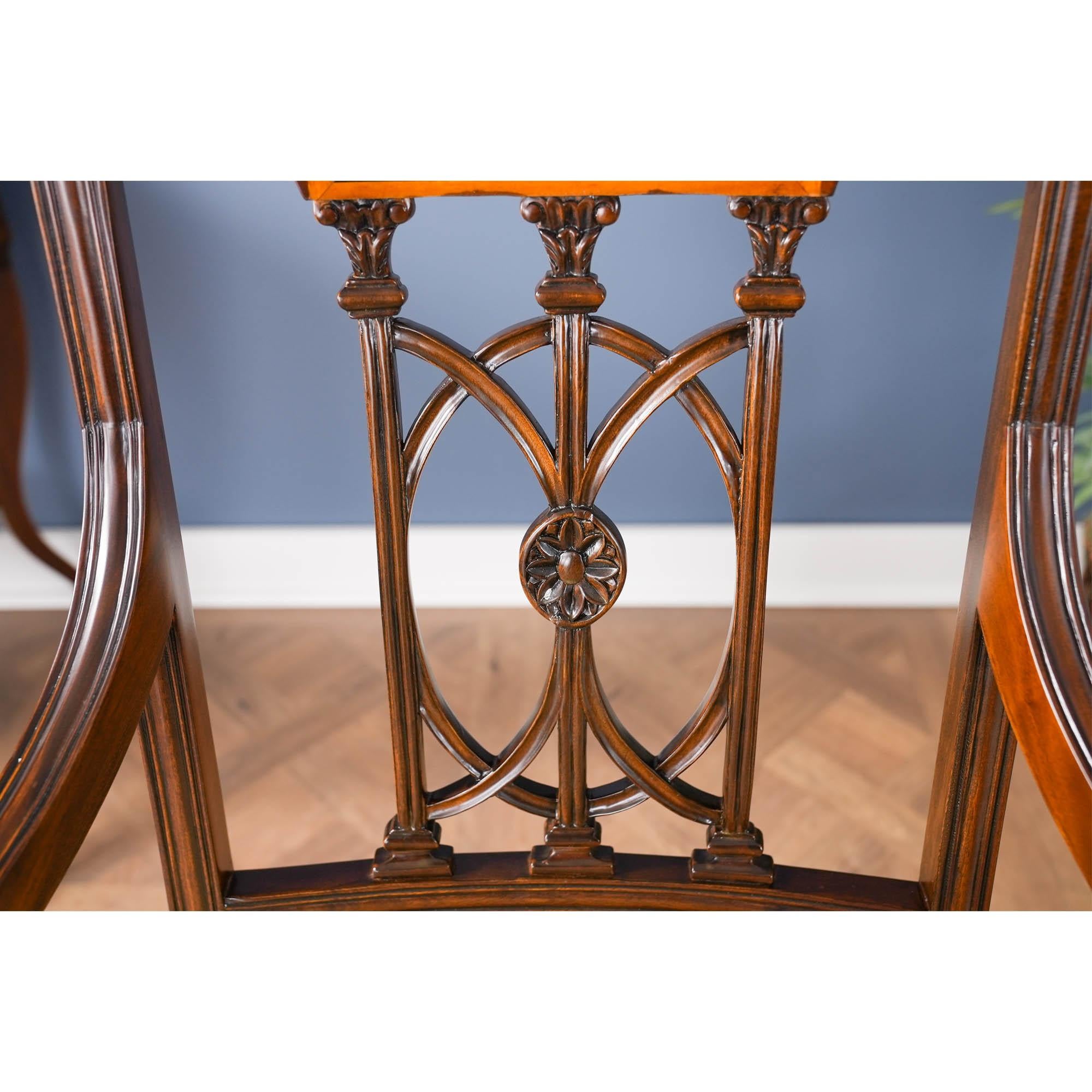 Hepplewhite-Stühle mit Intarsien, 10er-Set im Angebot 2