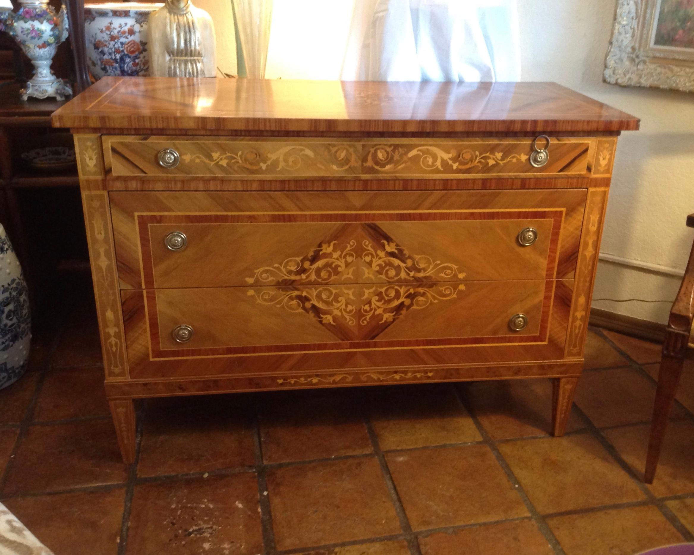 Inlaid Italian Neoclassic Commode In Good Condition In West Palm Beach, FL