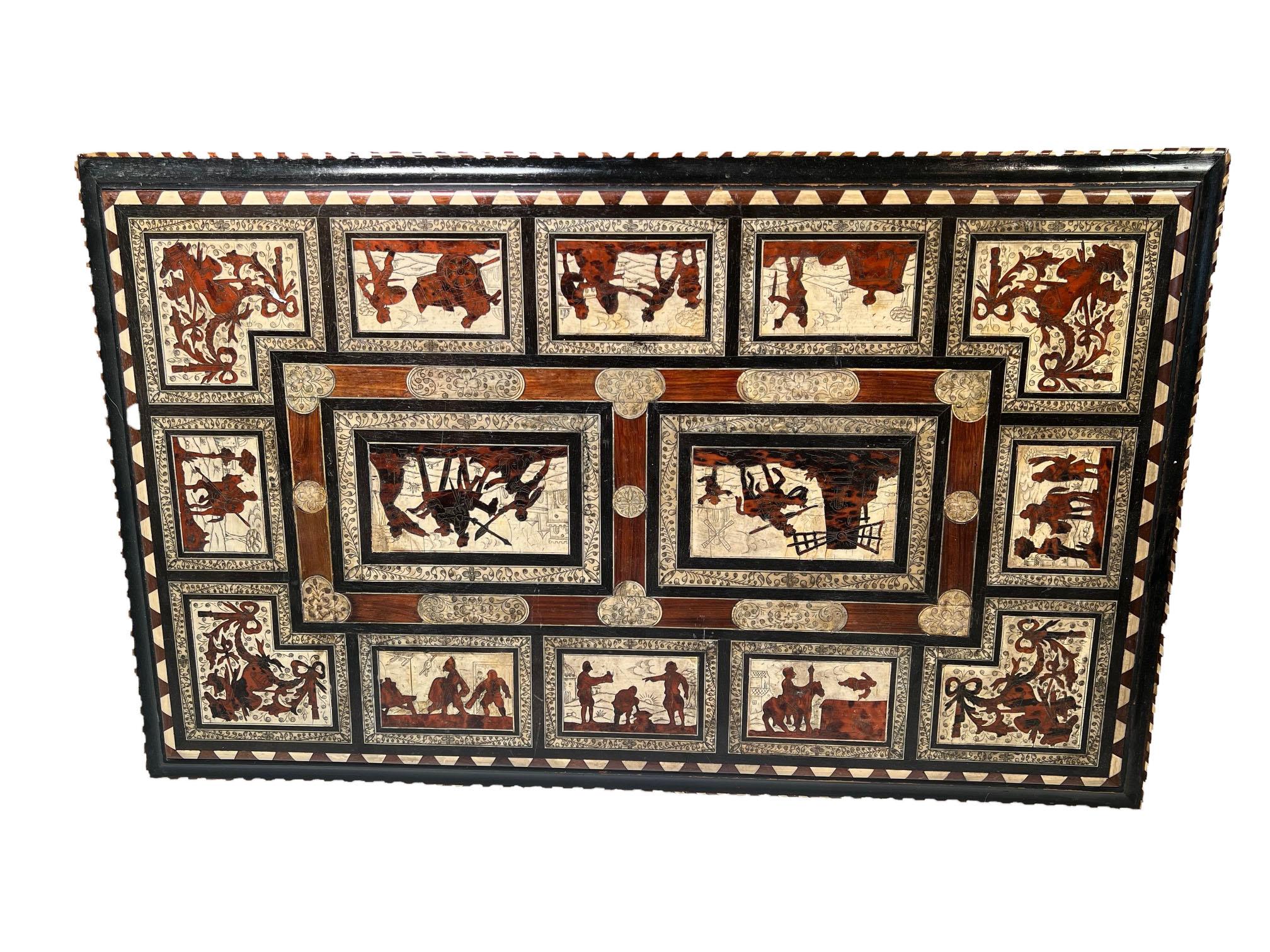 Table italienne marquetée en vente 1