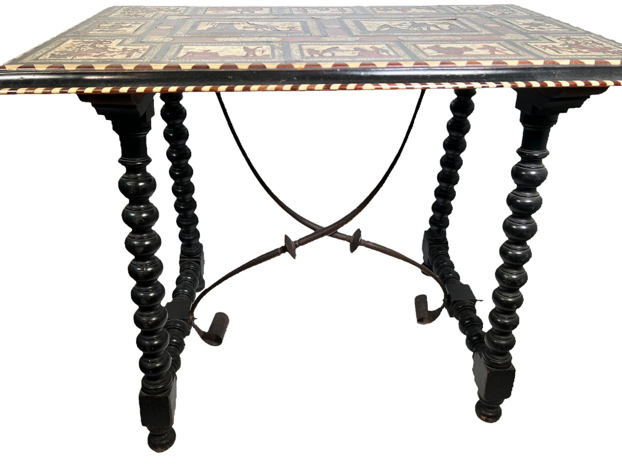 Table italienne marquetée en vente 2