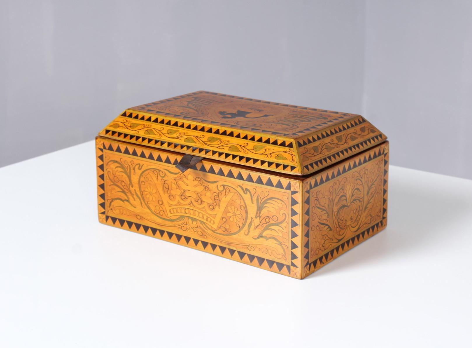 Inlaid jewelry box

Germany
Various precious woods
Historism around 1900

Dimensions: H x W x D: 14 x 27 x 19 cm

Antique jewelry box with very carefully laid marquetry.
All sides are framed with light-dark contrasting fillet bands.
The