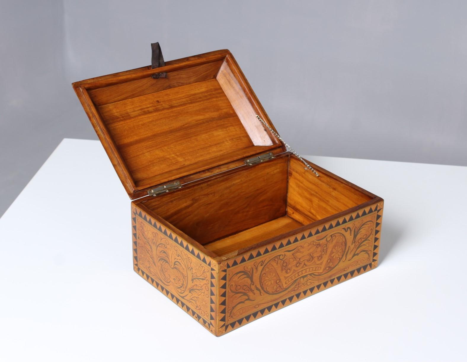Inlaid Jewelry or Cigar Wooden Box, Marquetry, Germany, circa 1900 In Good Condition In Greven, DE