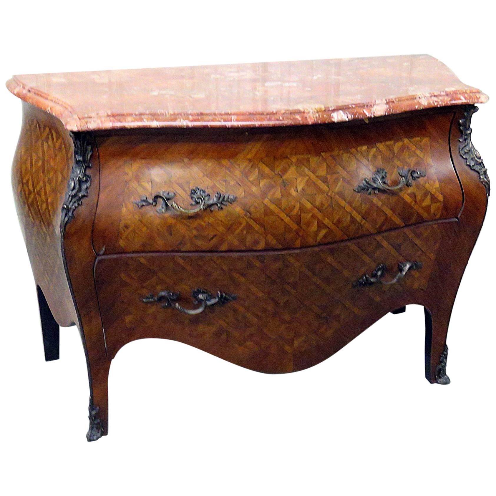 Commode en bois de violette incrusté de marqueterie de style Louis XV avec dessus en marbre