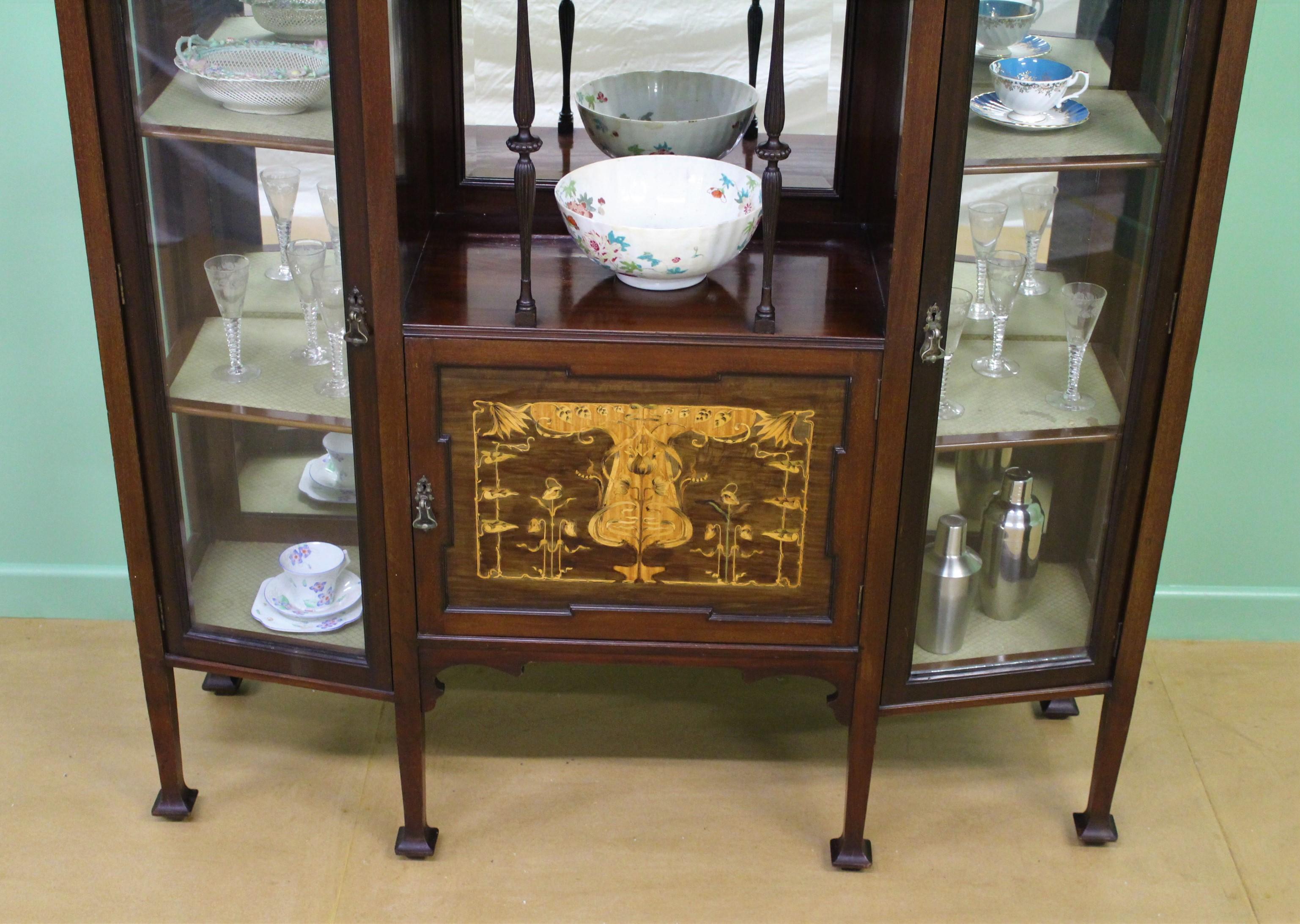 Inlaid Mahogany Art Nouveau Display Cabinet In Good Condition For Sale In Poling, West Sussex