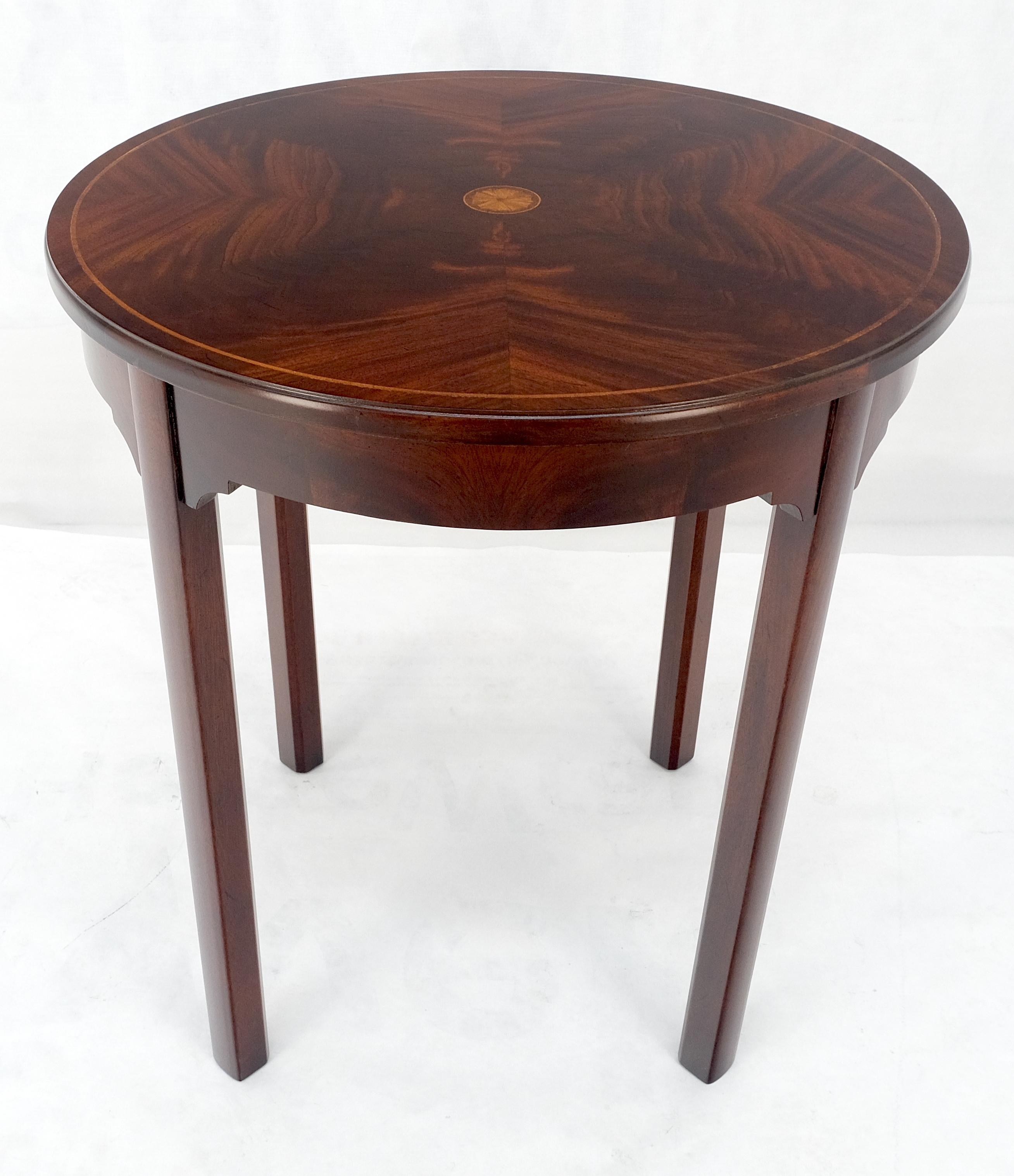 Américain Table d'appoint à lampe à plateau rond 26