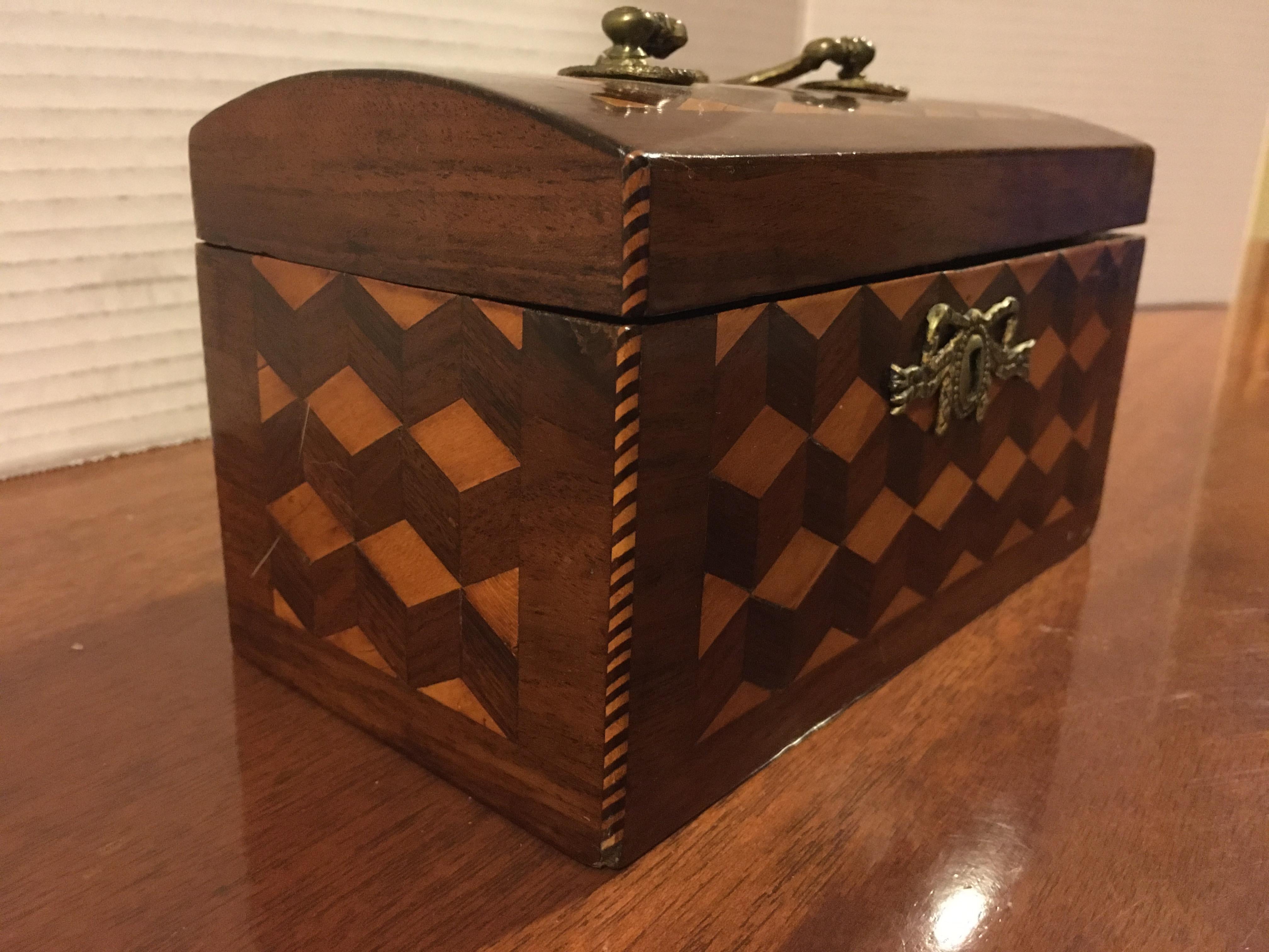 Inlaid Mahogany Dome Tea Caddy In Good Condition In Chicago, IL