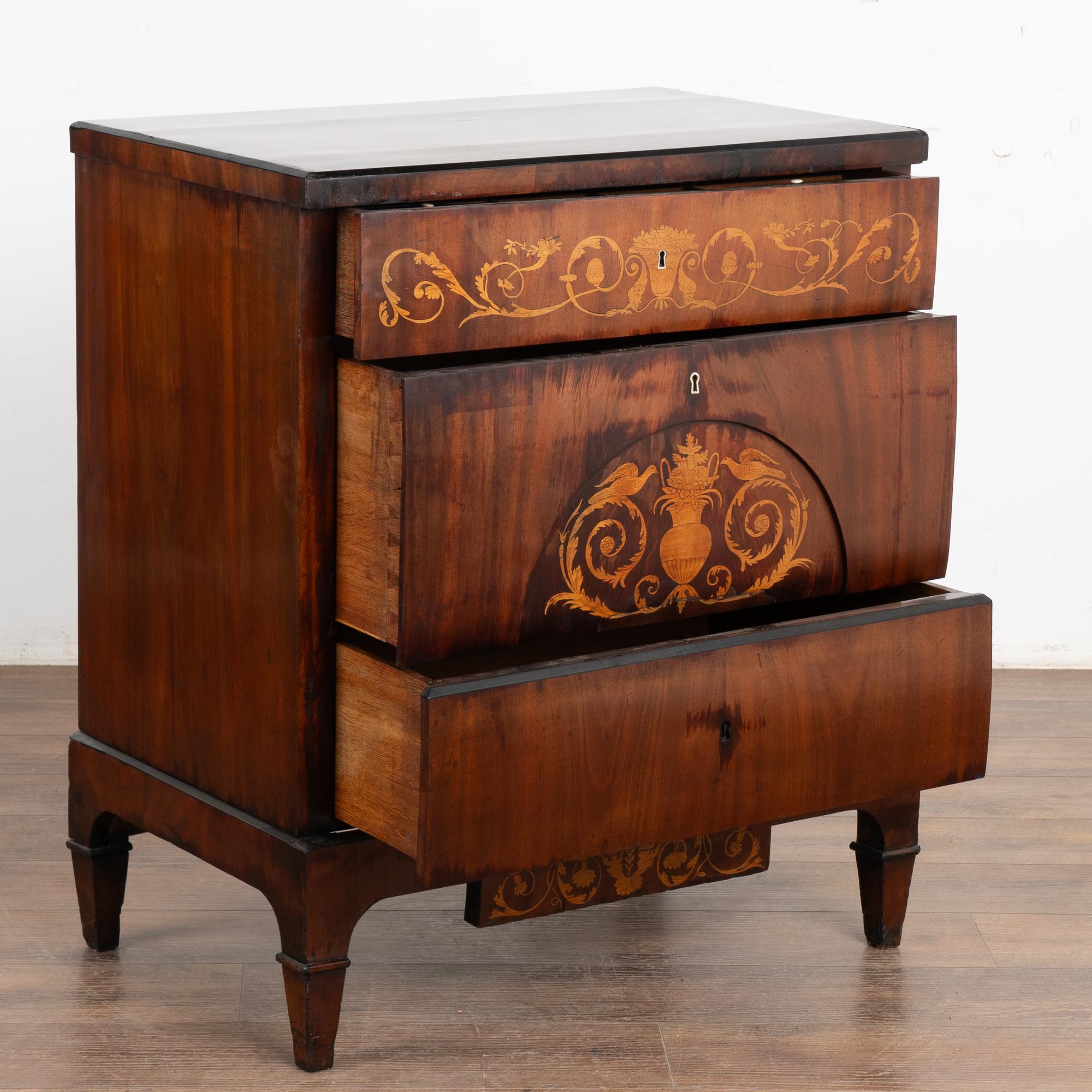 Stile impero Cassettiera Impero in mogano intarsiato, Danimarca, 1810 circa in vendita
