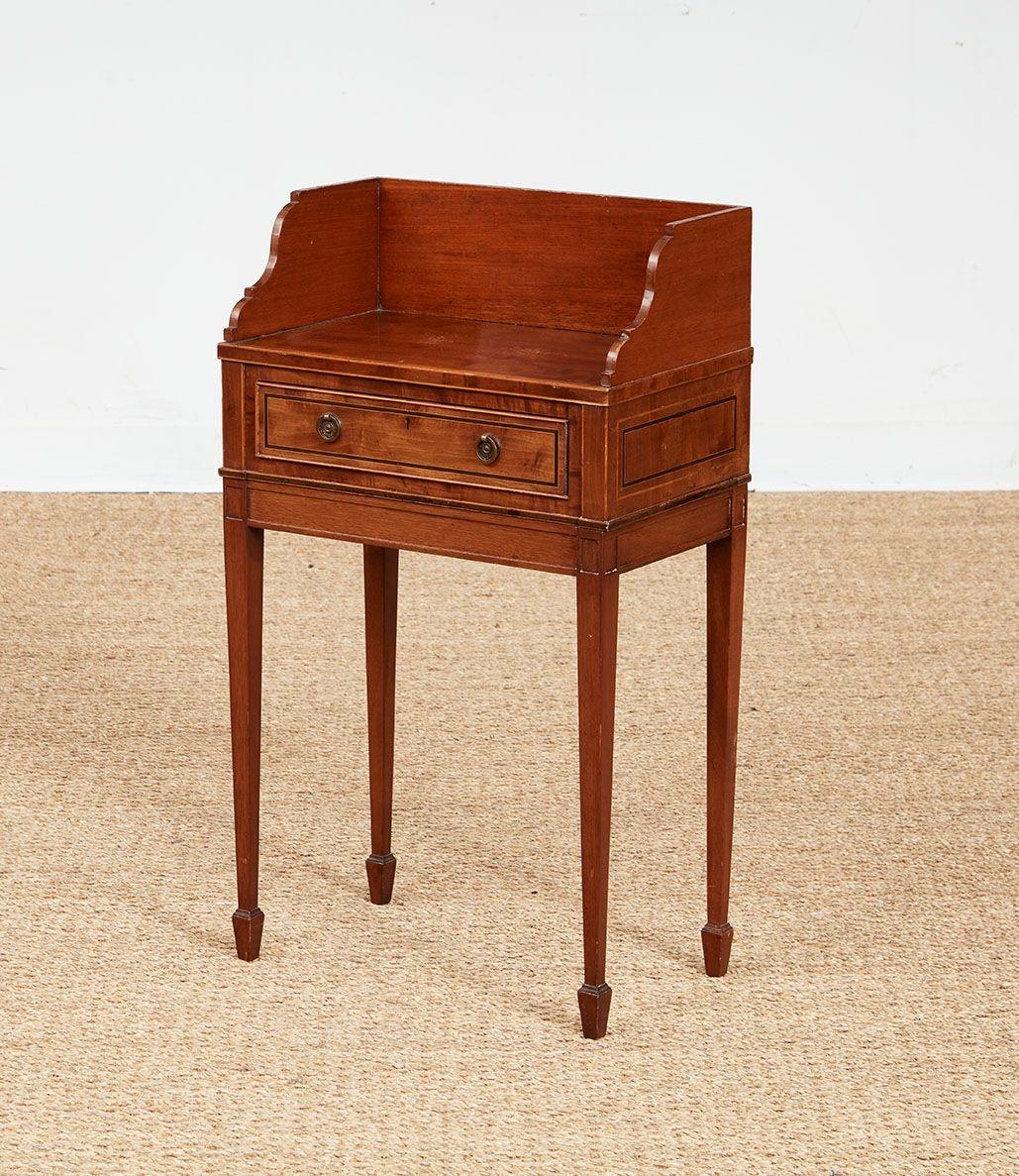 Inlaid Mahogany Hall Table In Good Condition For Sale In Greenwich, CT