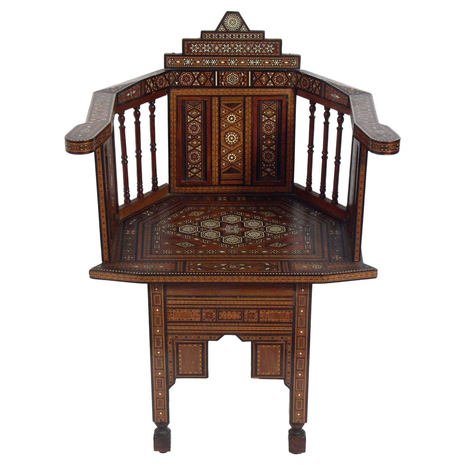 Silla marroquí con incrustaciones en venta