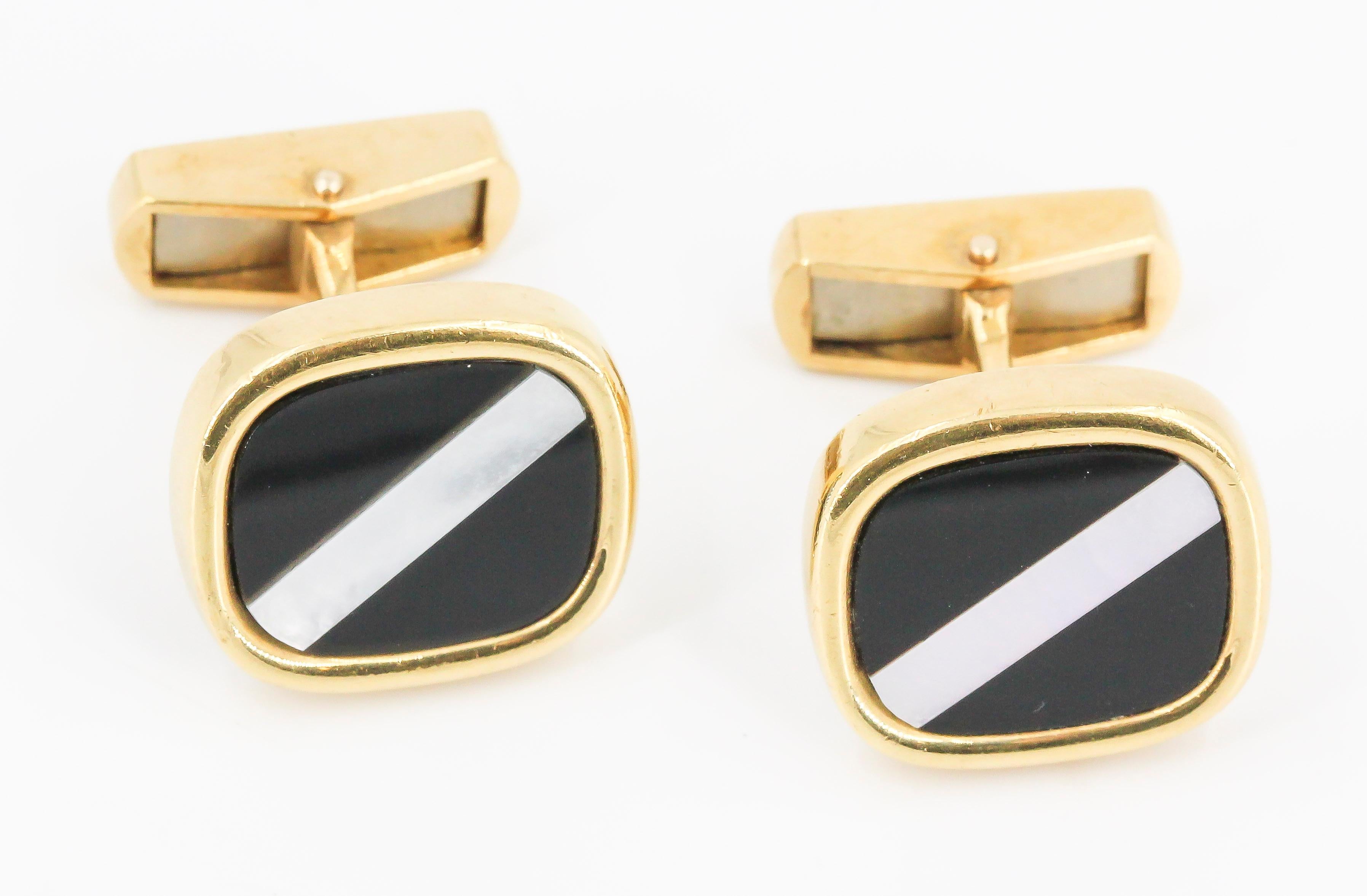 Inlaid Mother-of-pearl, Onyx and 18 Karat Gold Cufflinks In Good Condition In New York, NY