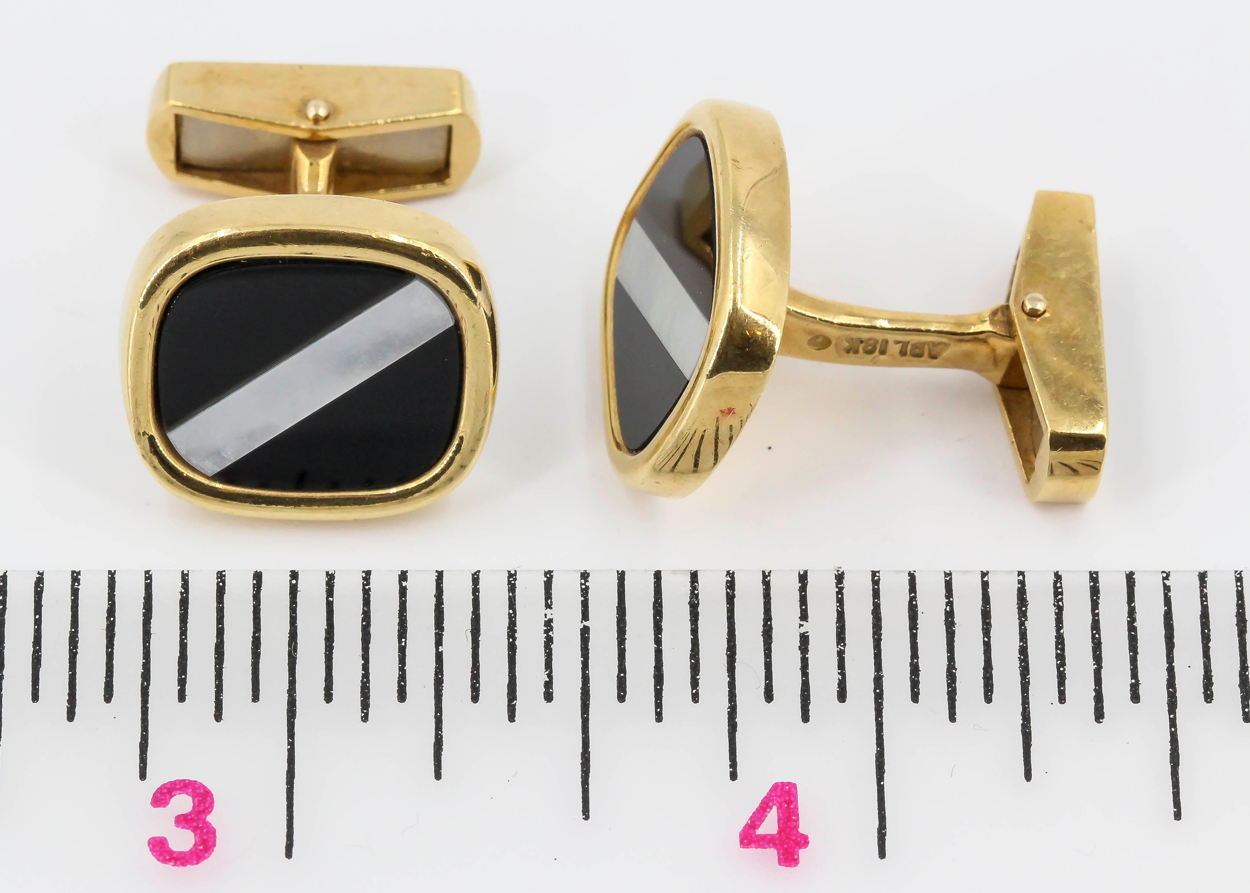 Inlaid Mother-of-pearl, Onyx and 18 Karat Gold Cufflinks 3