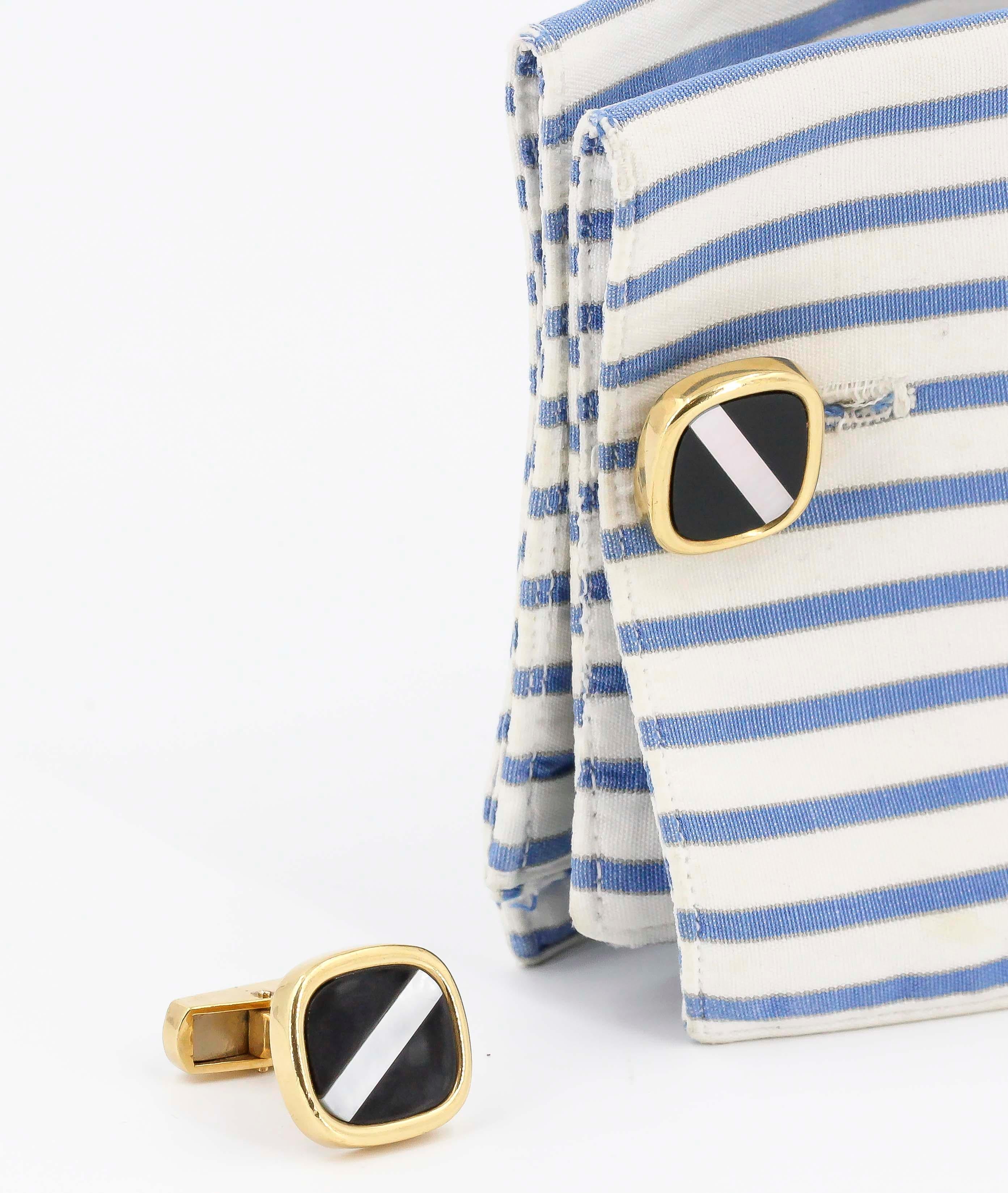 Inlaid Mother-of-pearl, Onyx and 18 Karat Gold Cufflinks 4