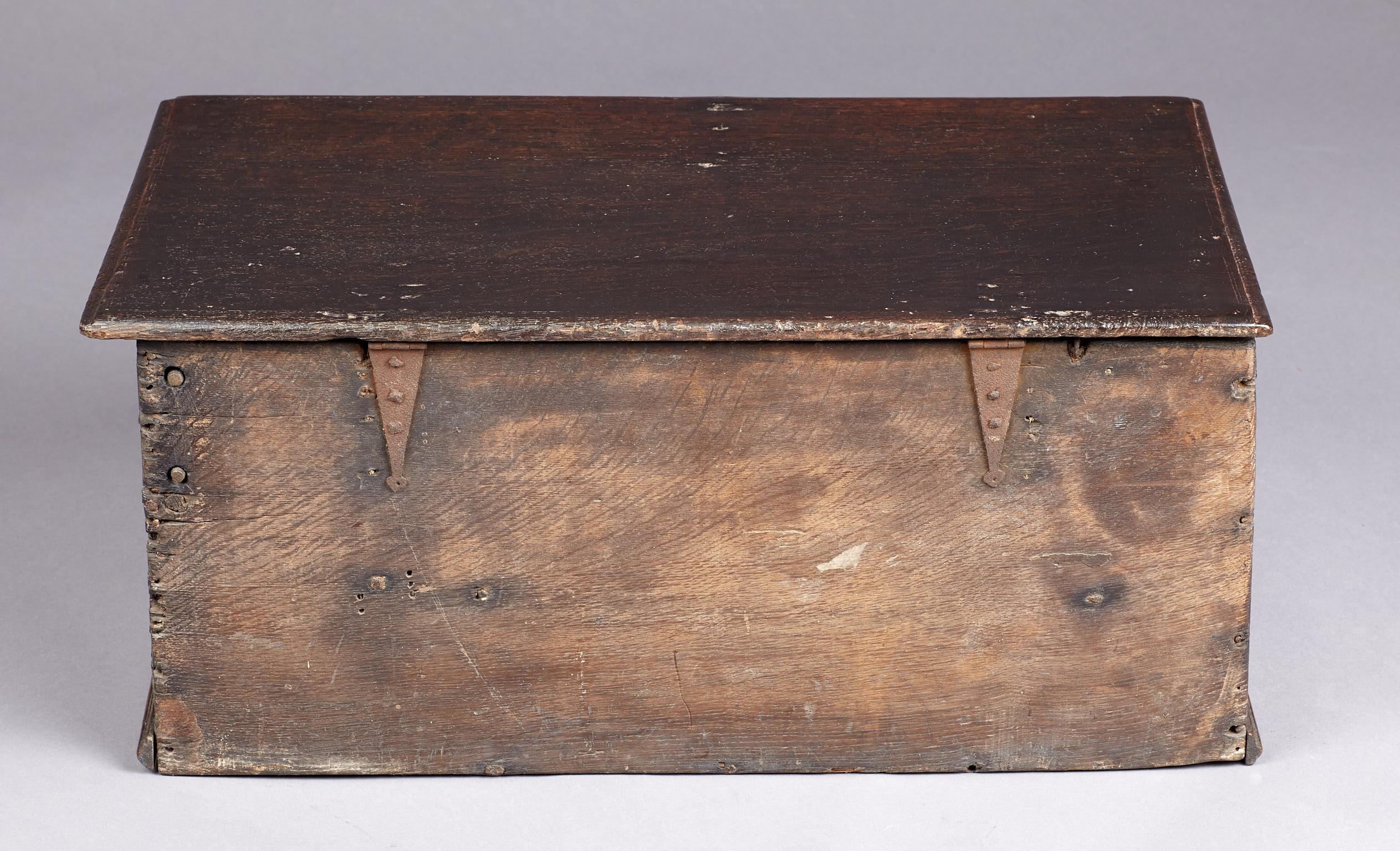 Inlaid Oak Desk Box, Charles II period, Yorkshire, circa 1660-1680 For Sale 9