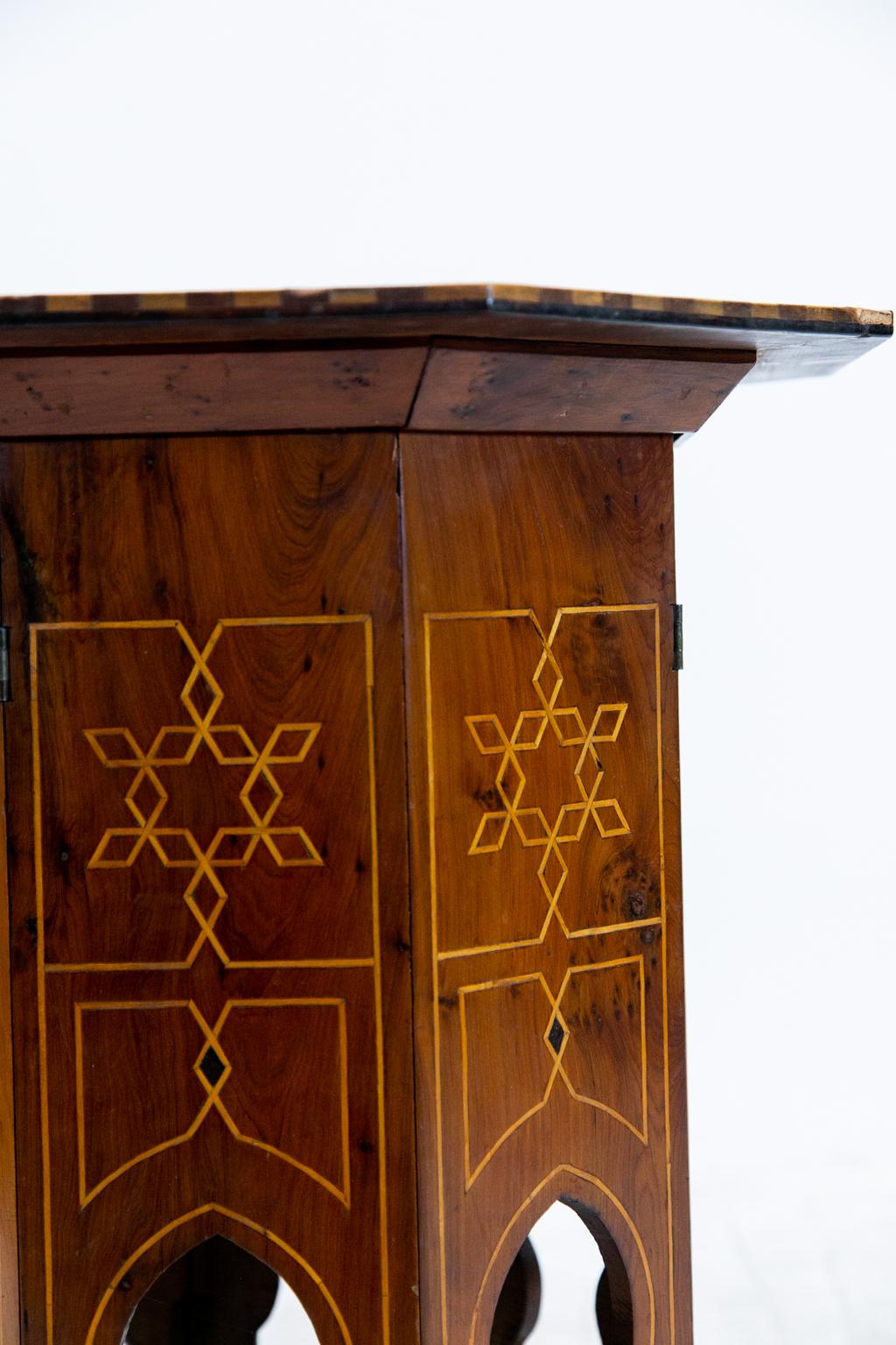 Inlaid Octagonal Table In Good Condition In Wilson, NC