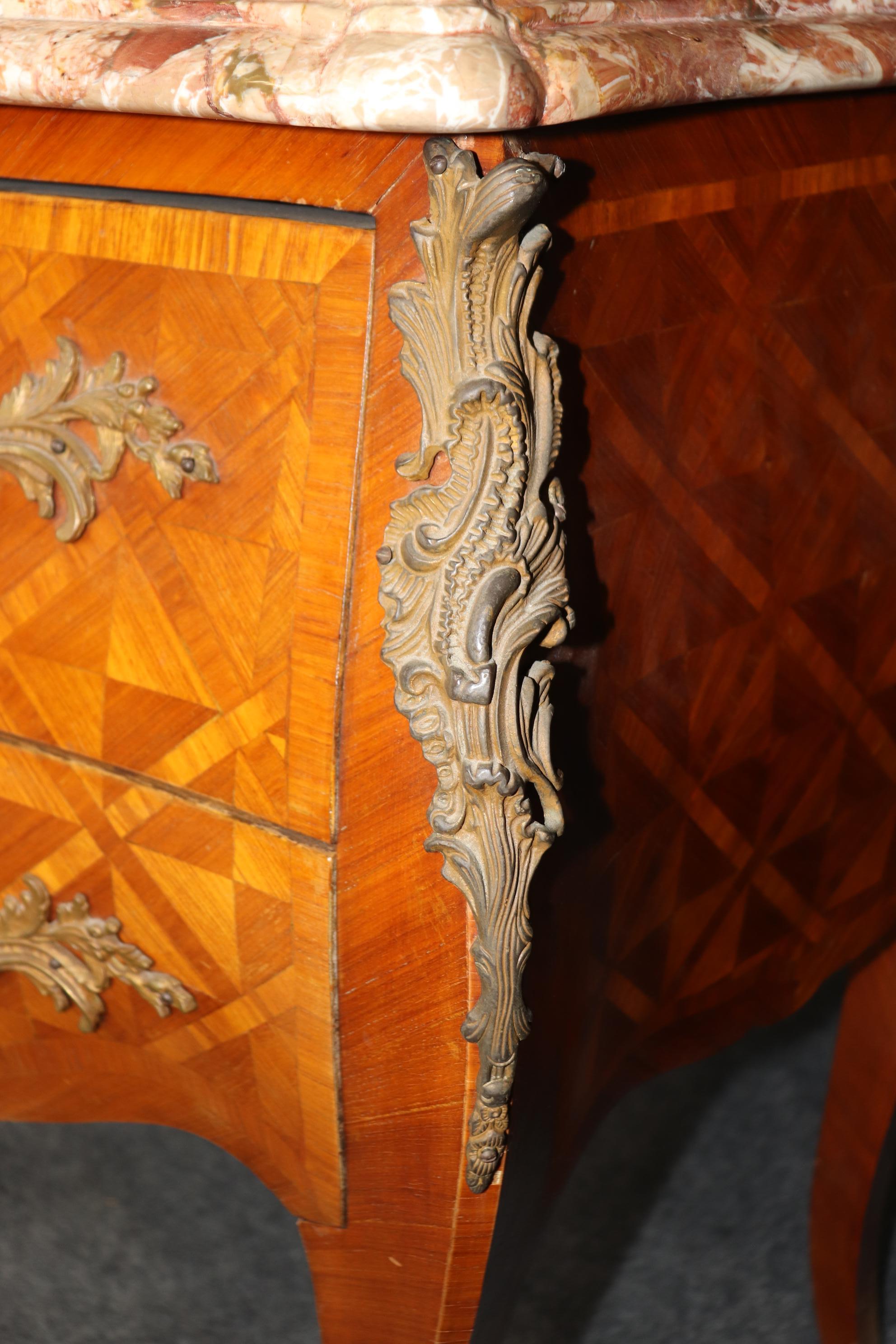 Commode in marmo intarsiato in legno di Oliver di manifattura italiana in stile Luigi XV in vendita 6
