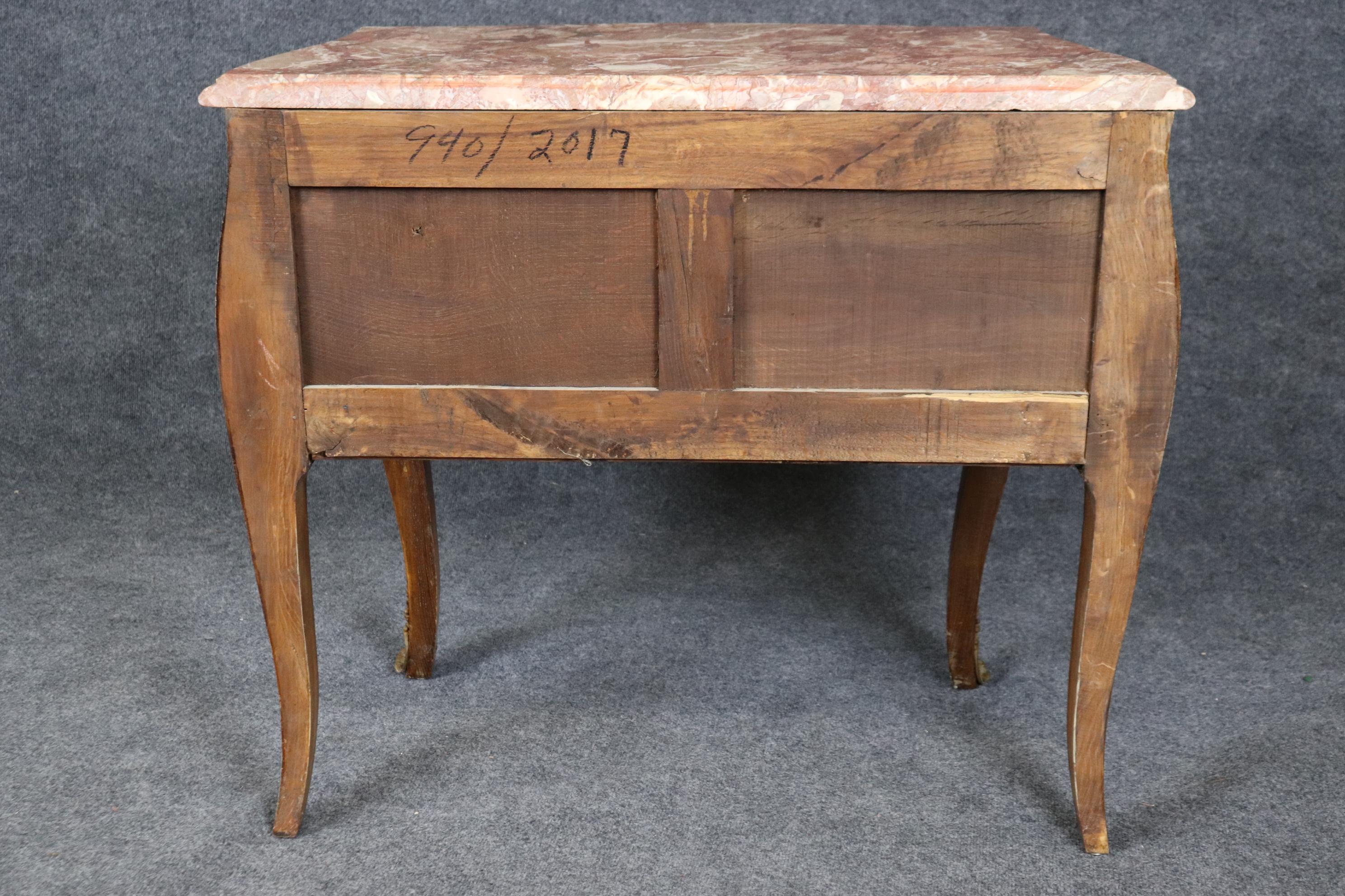 Metà XX secolo Commode in marmo intarsiato in legno di Oliver di manifattura italiana in stile Luigi XV in vendita