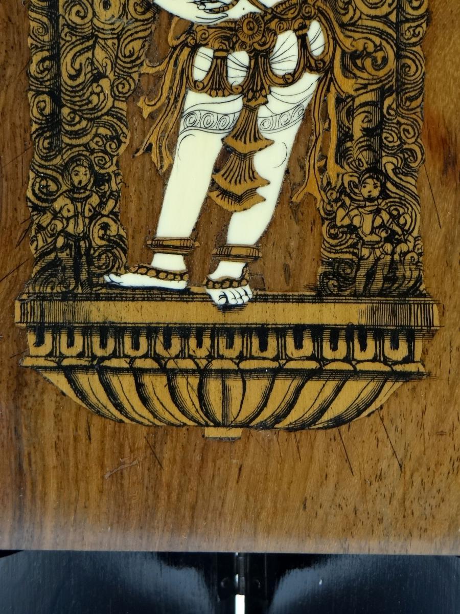 Inlaid Panel Decor of an Indian Goddess, Anglo-Indian Work 1920s-1930s In Good Condition For Sale In Tours, FR