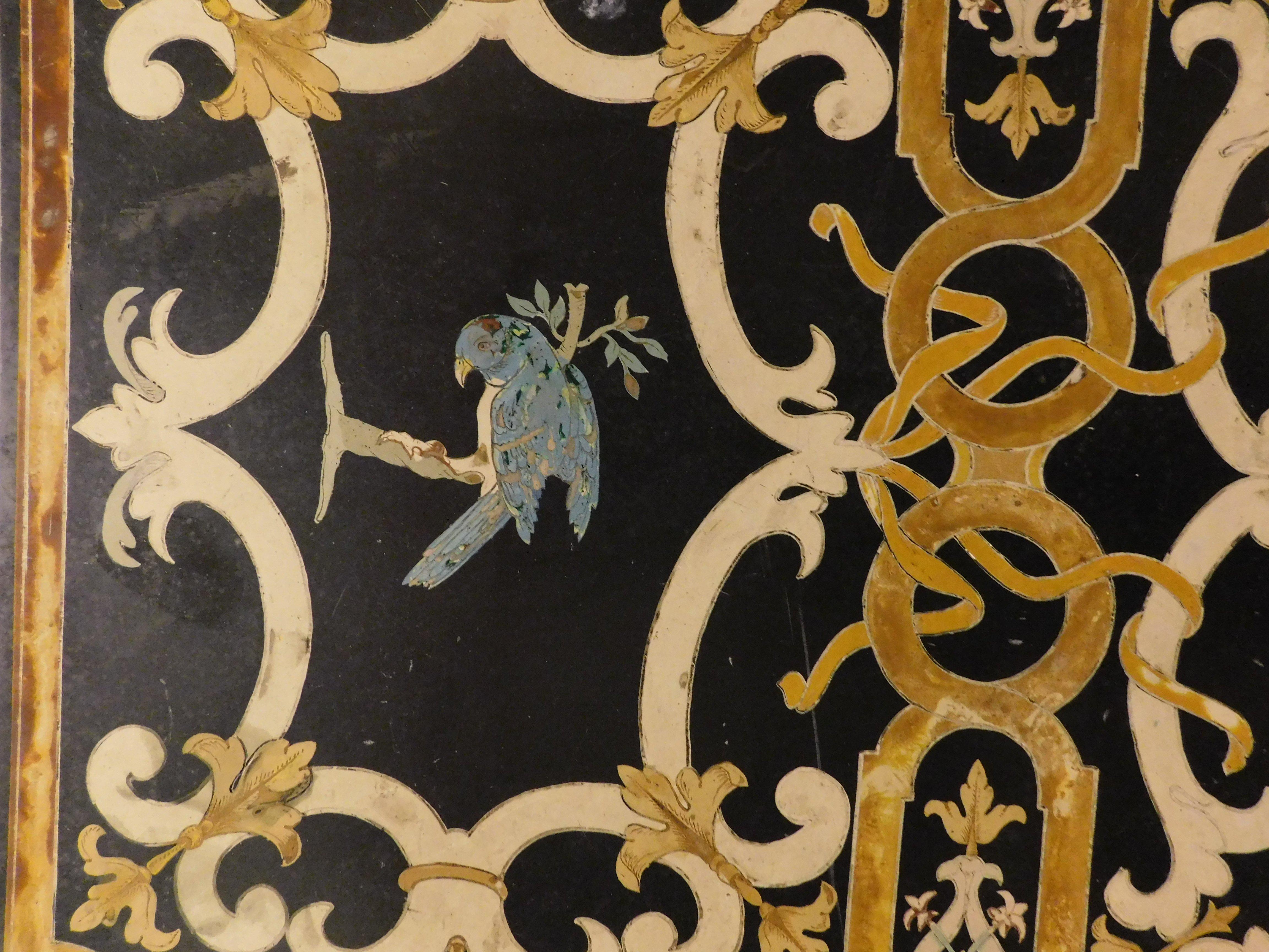 XIXe siècle Panneau incrusté en scaiola, plateau de table avec riches incrustations, Rome, Italie en vente