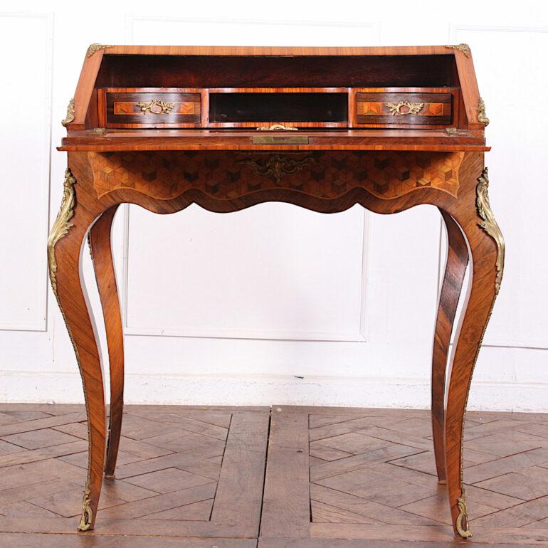 Louis XV Bureau ou table à écrire en parqueterie incrustée en vente