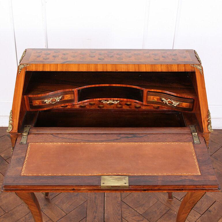 Inlaid Parquetry Desk or Writing Table In Good Condition For Sale In Vancouver, British Columbia