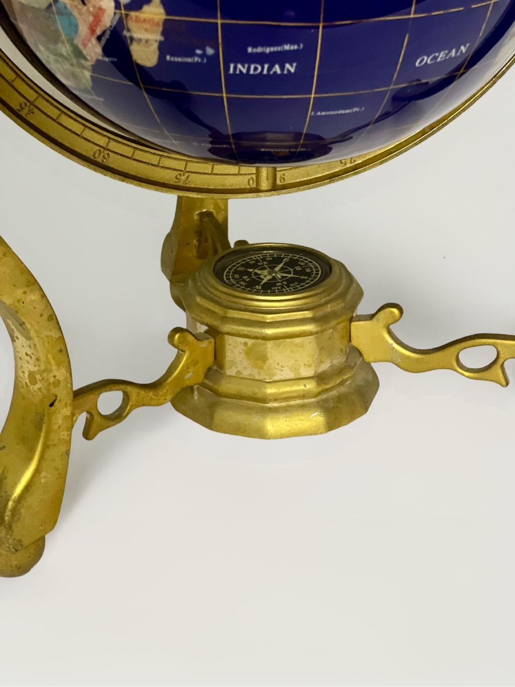 Globe terrestre de table en pierre précieuse Pietra Dura incrustée sur support en laiton en vente 1