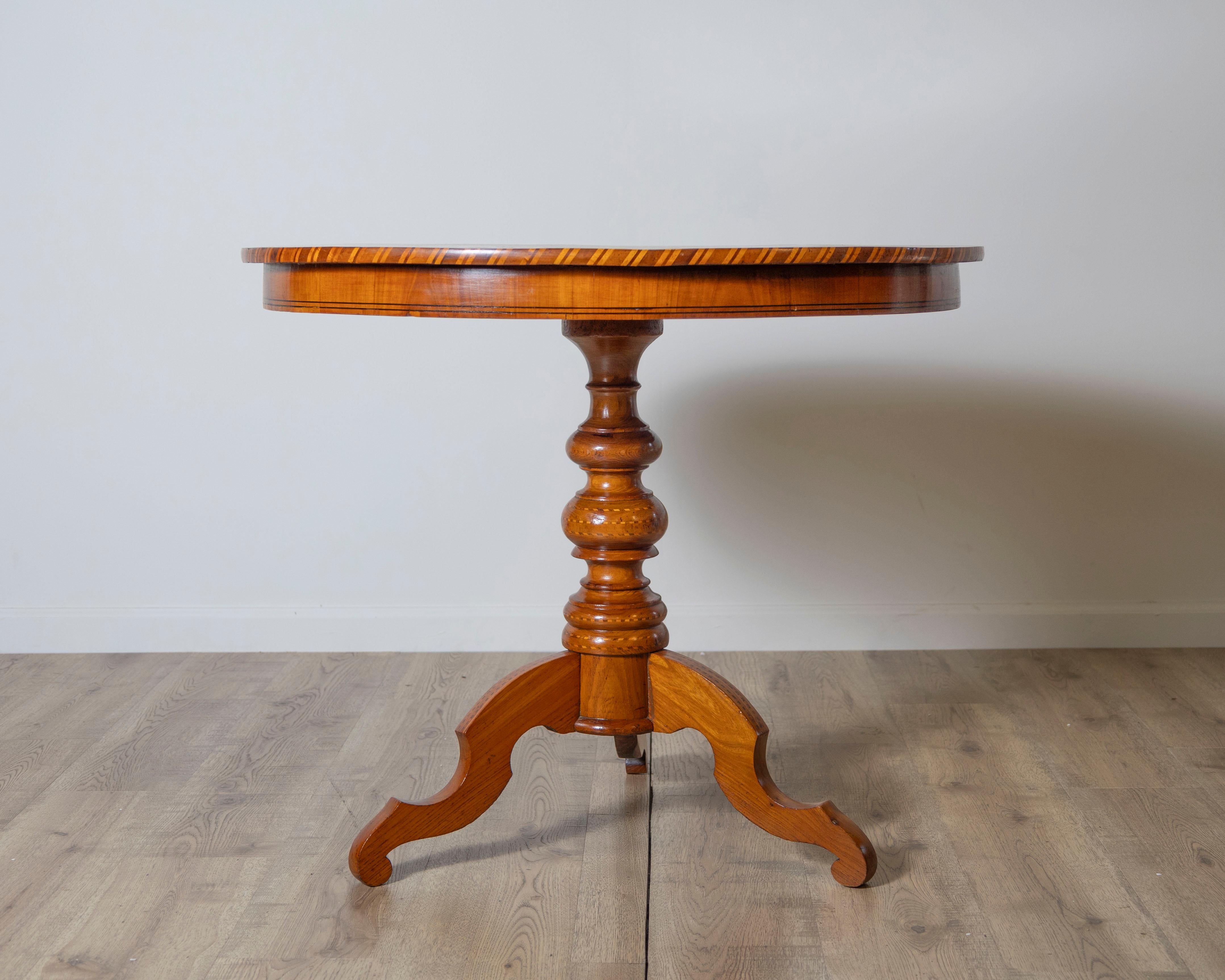 Table ronde incrustée en vente 4