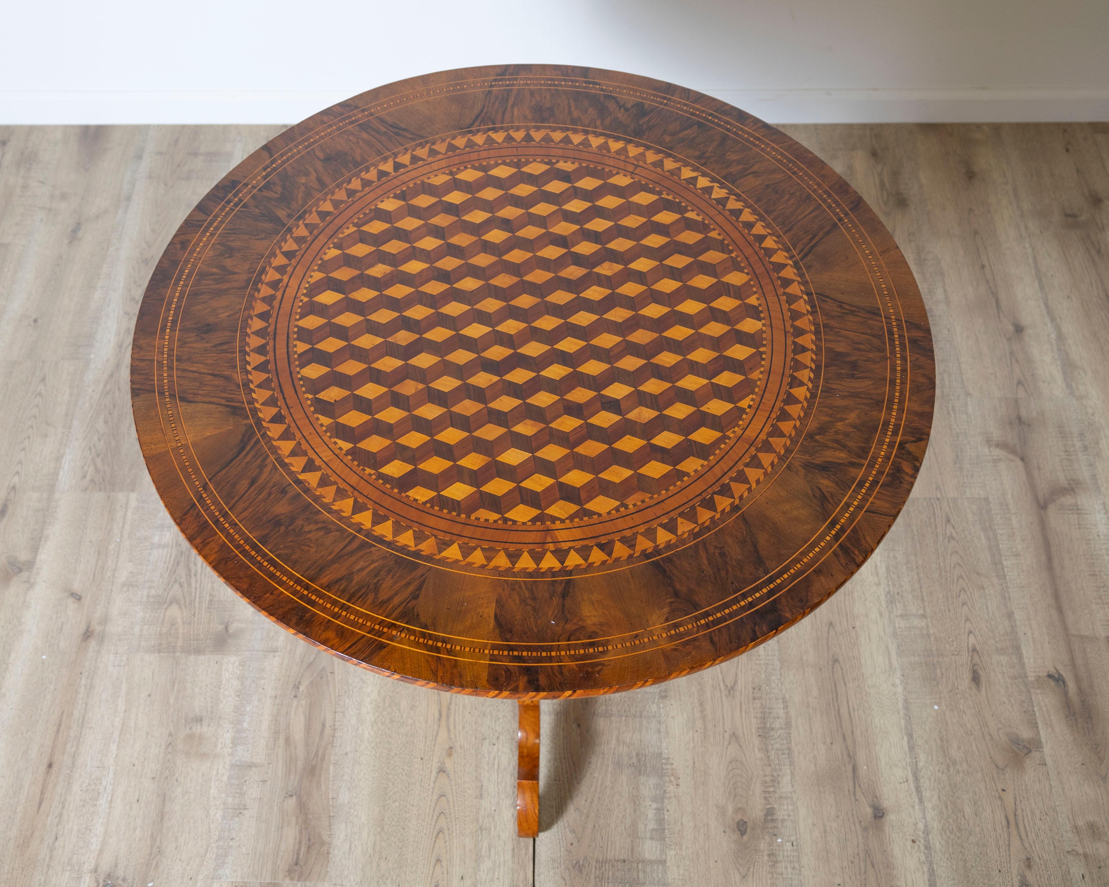 XIXe siècle Table ronde incrustée en vente