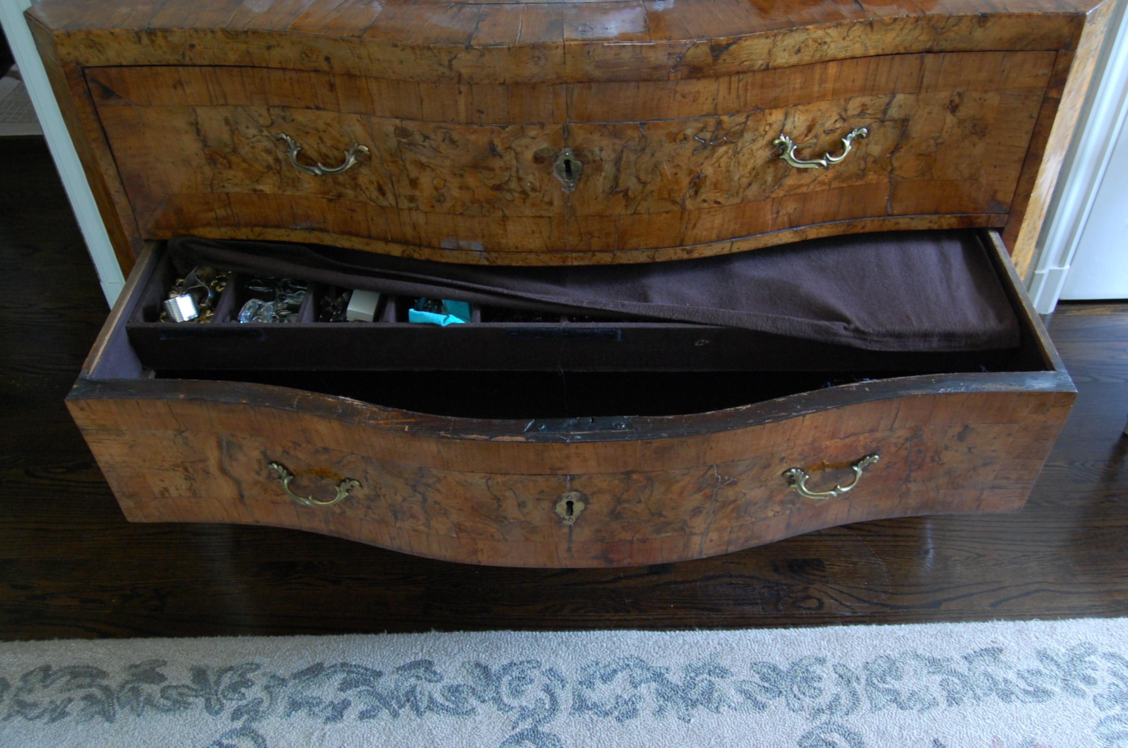 Inlaid Serpentine Italian Olive Wood Two-Drawer Commode, Mid-18th Century For Sale 4