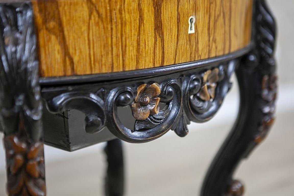 Inlaid Sewing Table of Various Woods from the Late 19th Century For Sale 6