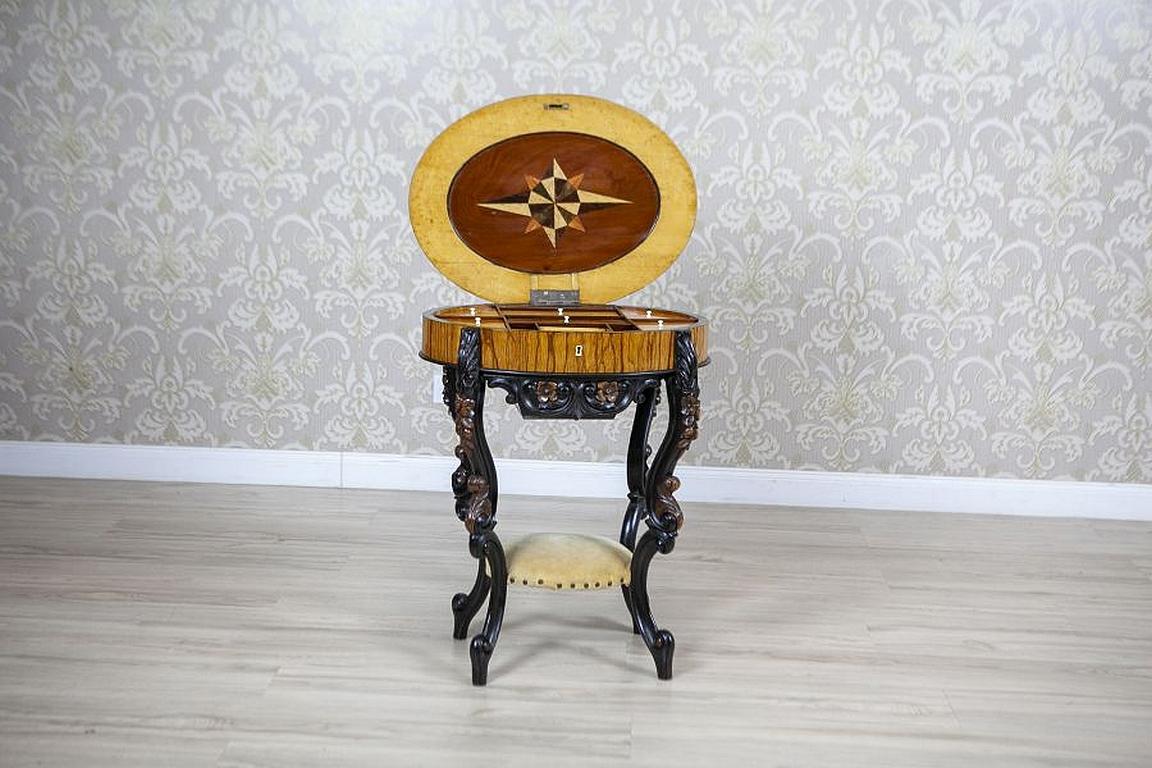 Européen Table à couture incrustée en bois de divers bois de la fin du XIXe siècle en vente