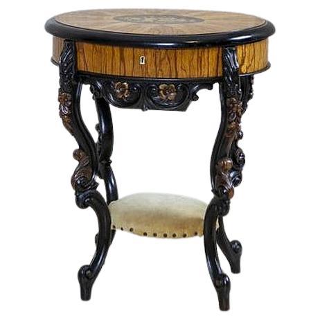 Table à couture incrustée en bois de divers bois de la fin du XIXe siècle