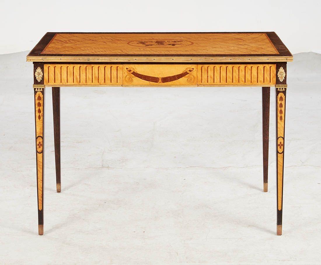 Console intarsiata in legno di raso svedese in vendita 2