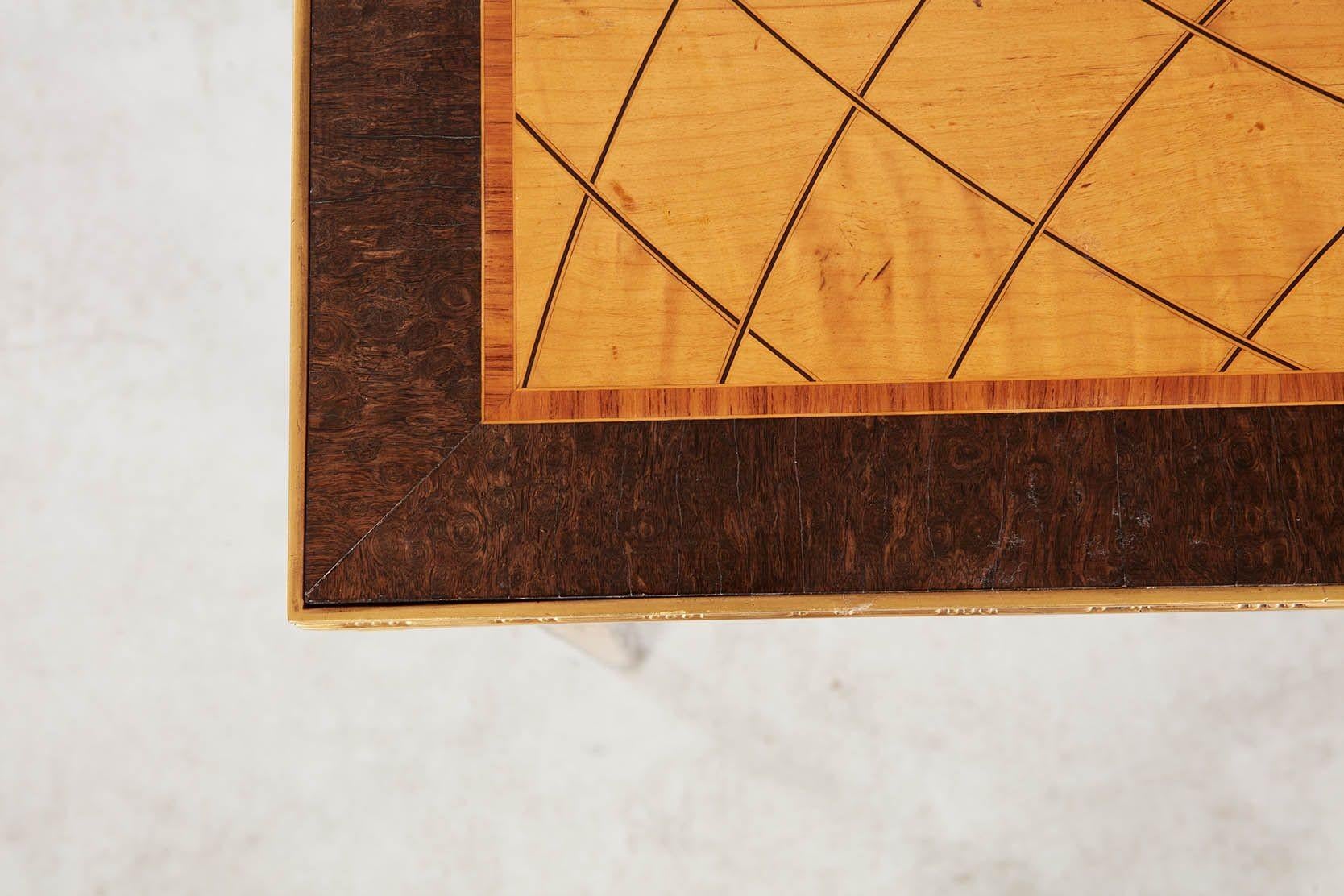 Console intarsiata in legno di raso svedese in vendita 7