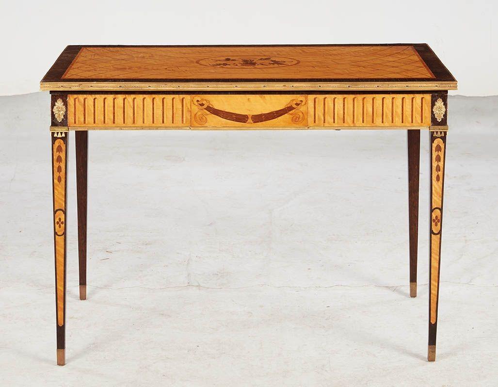 Gustaviano Console intarsiata in legno di raso svedese in vendita