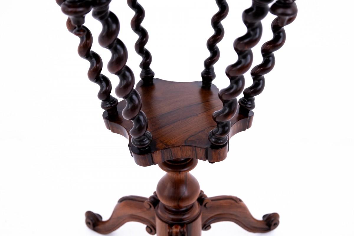 Noyer Table marquetée, France, vers 1880. Après la rénovation. en vente