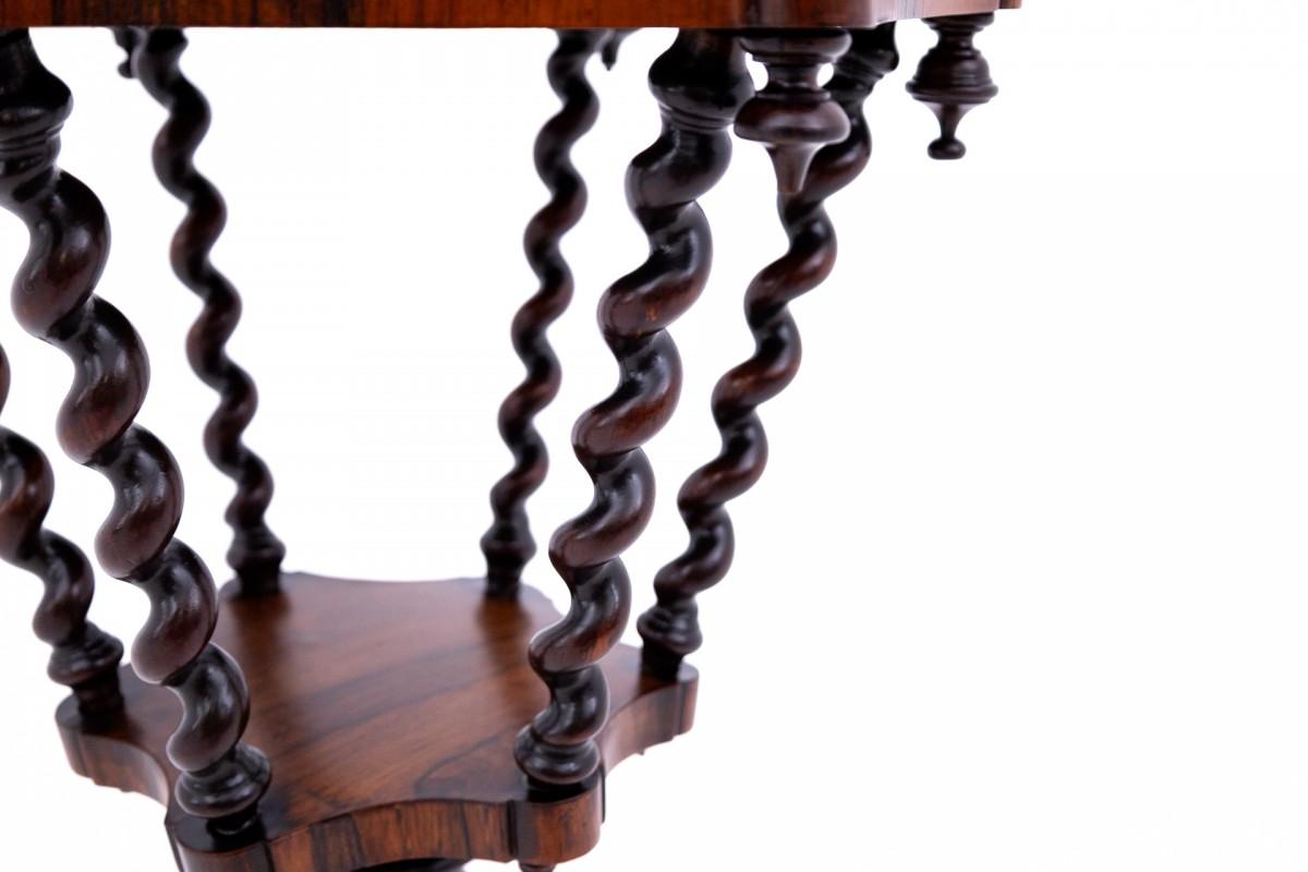 Table marquetée, France, vers 1880. Après la rénovation. en vente 1