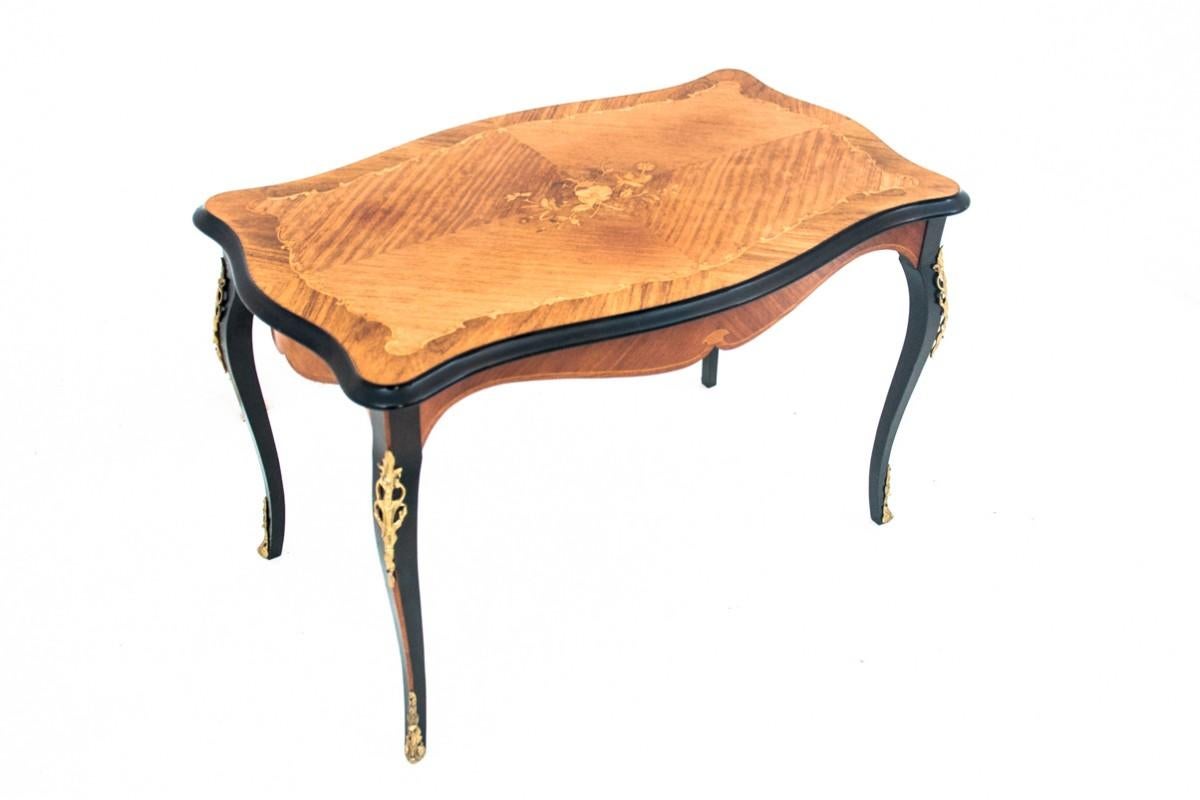 Inlaid table, Northern Europe, circa 1940s. 

Very good condition.

Wood: walnut

Dimensions

Height 60 cm width 95 cm depth 58 cm.
