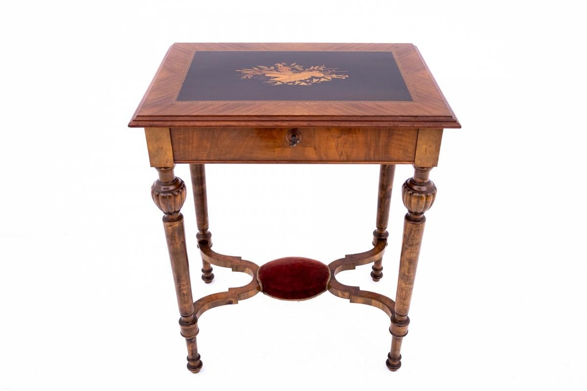  Inlaid table - thread, walnut, Northern Europe, circa 1880. After renov For Sale 4