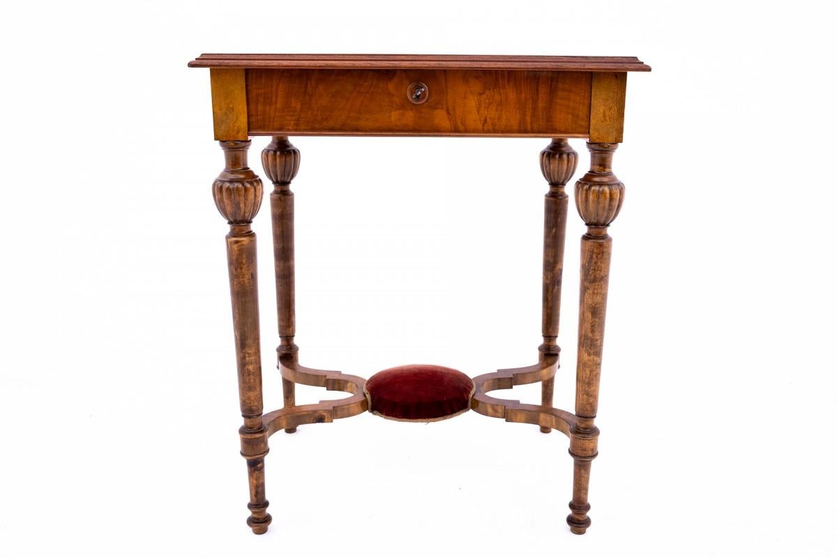 An antique table of the niciak type from the end of the 19th century in an eclectic style.

A small piece of furniture, a bit forgotten today, but once a must-have for a housewife for needlework. The table has a hinged top with many compartments,