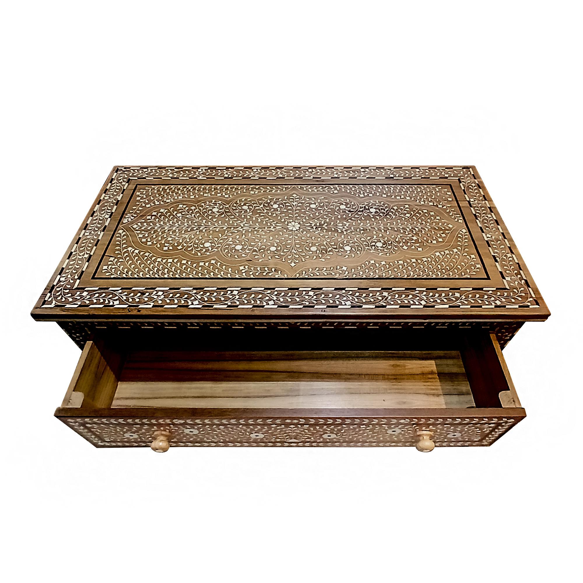 Cassettiera in teak intarsiato in vendita 3