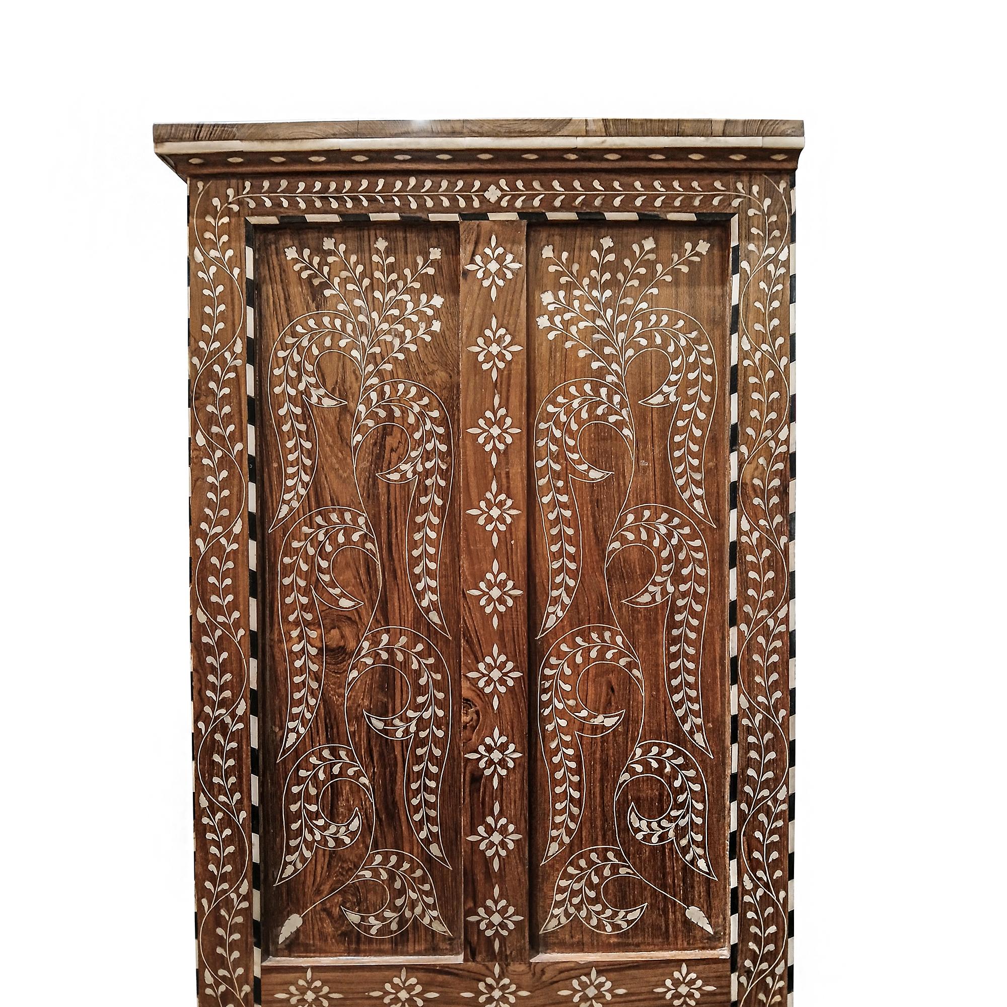 XXI secolo e contemporaneo Inlaid Teak Chest of Drawers in vendita