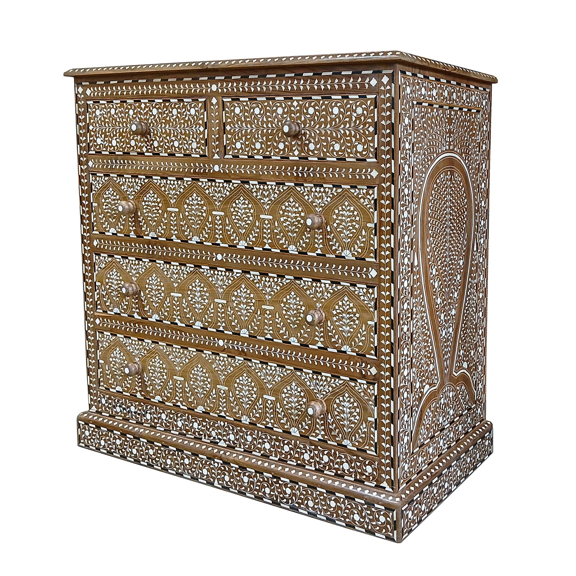 Kommode aus Teakholz mit Intarsien aus Indien im Angebot 5