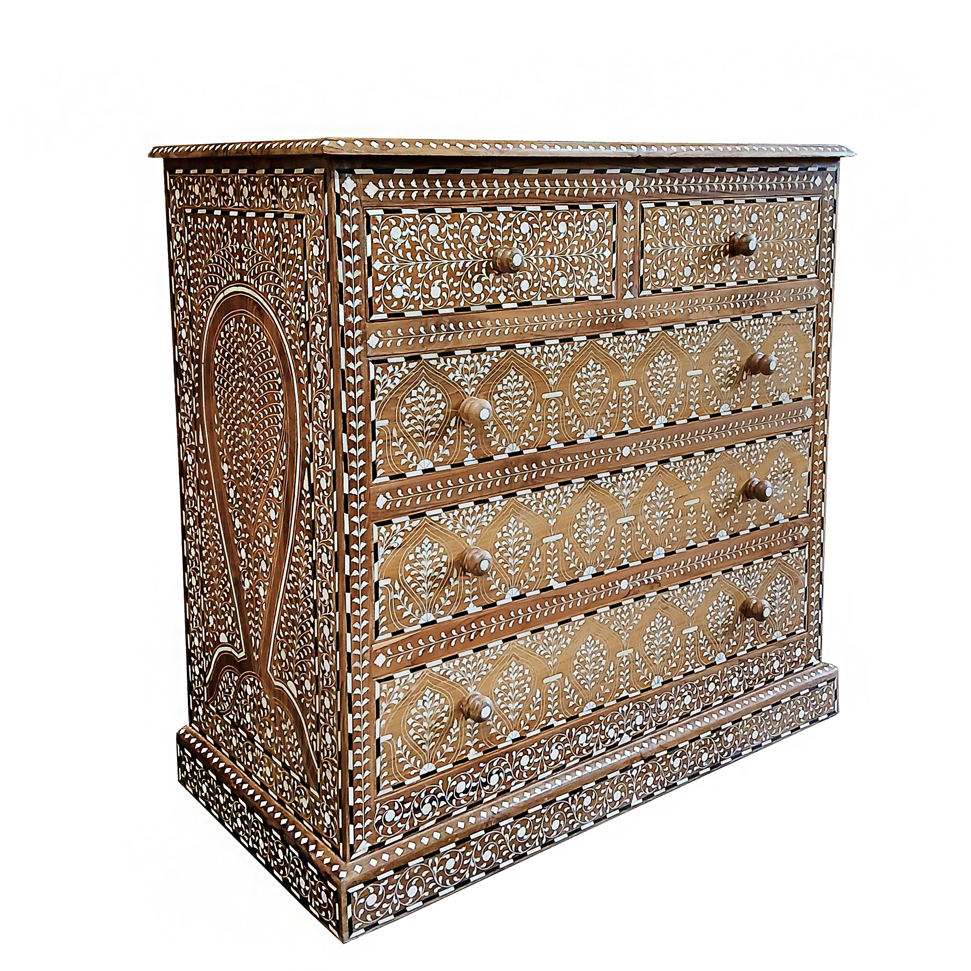 Kommode aus Teakholz mit Intarsien aus Indien (Anglo-indisch) im Angebot