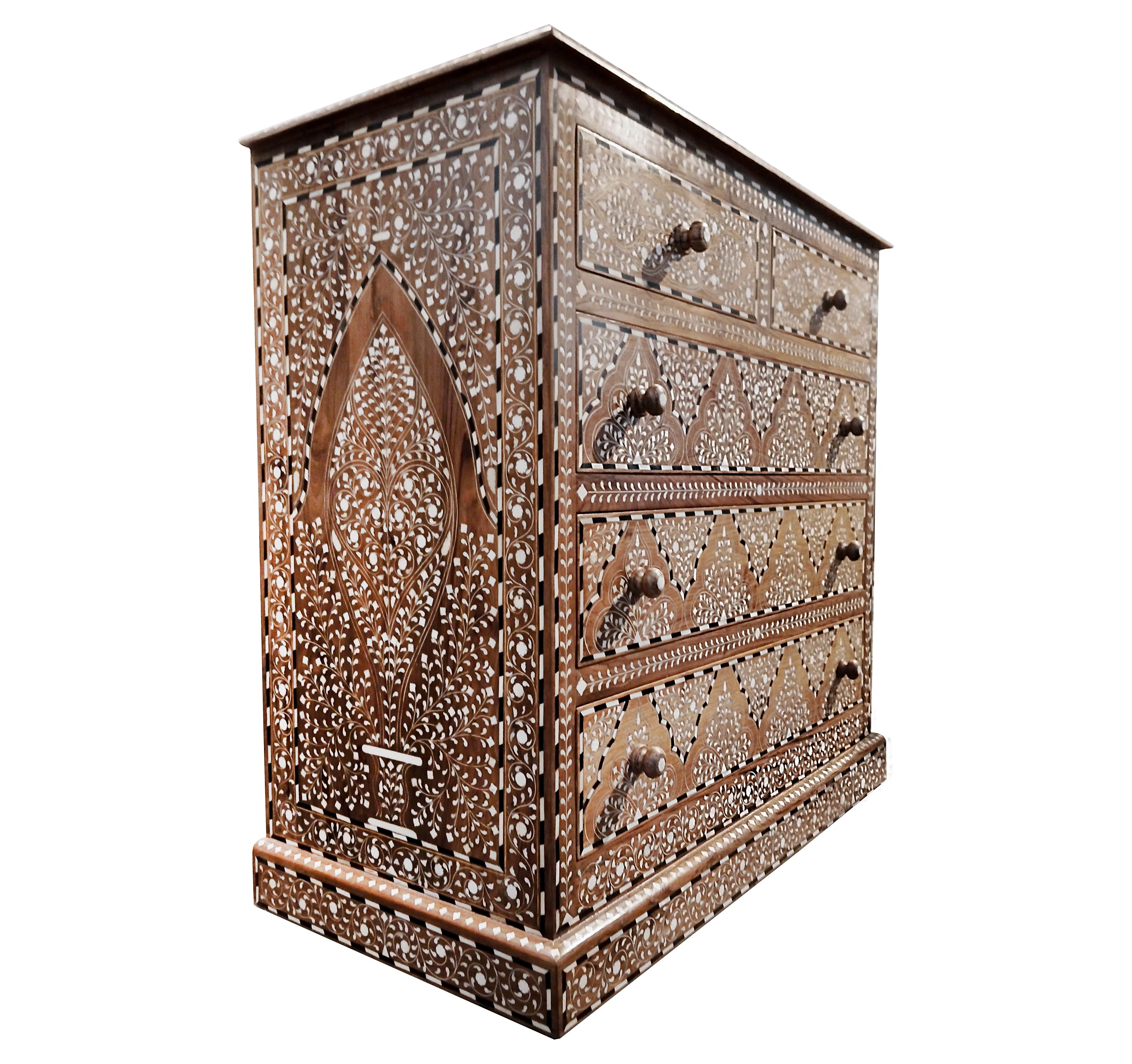 Anglo-indiano Cassettiera in teak intarsiato dall'India in vendita
