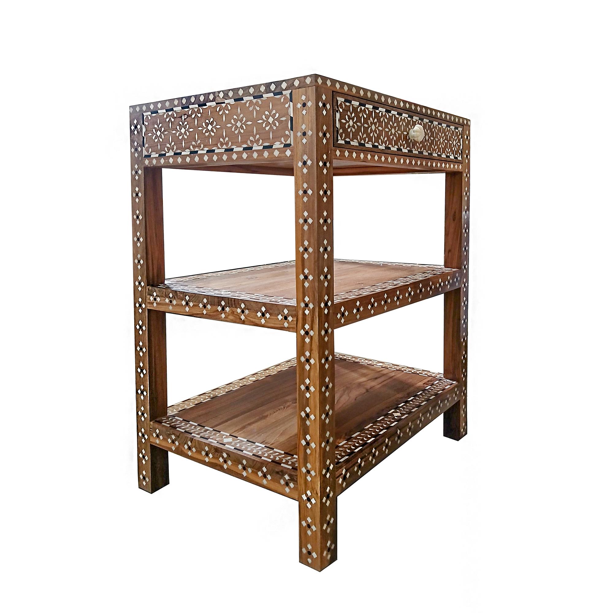 Tavolino / Comodino in teak intarsiato dall'India in vendita 4