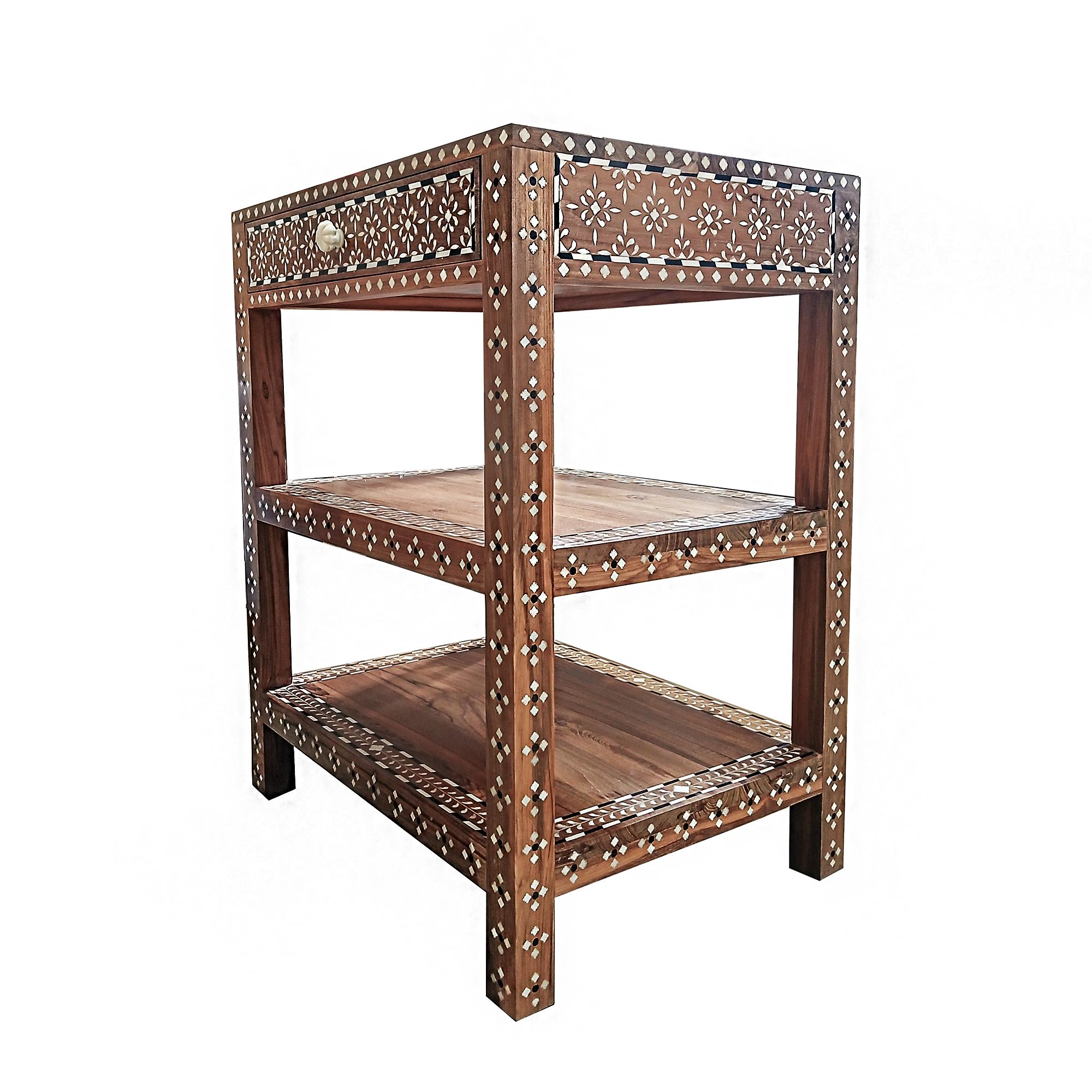 Tavolino / Comodino in teak intarsiato dall'India in vendita 5