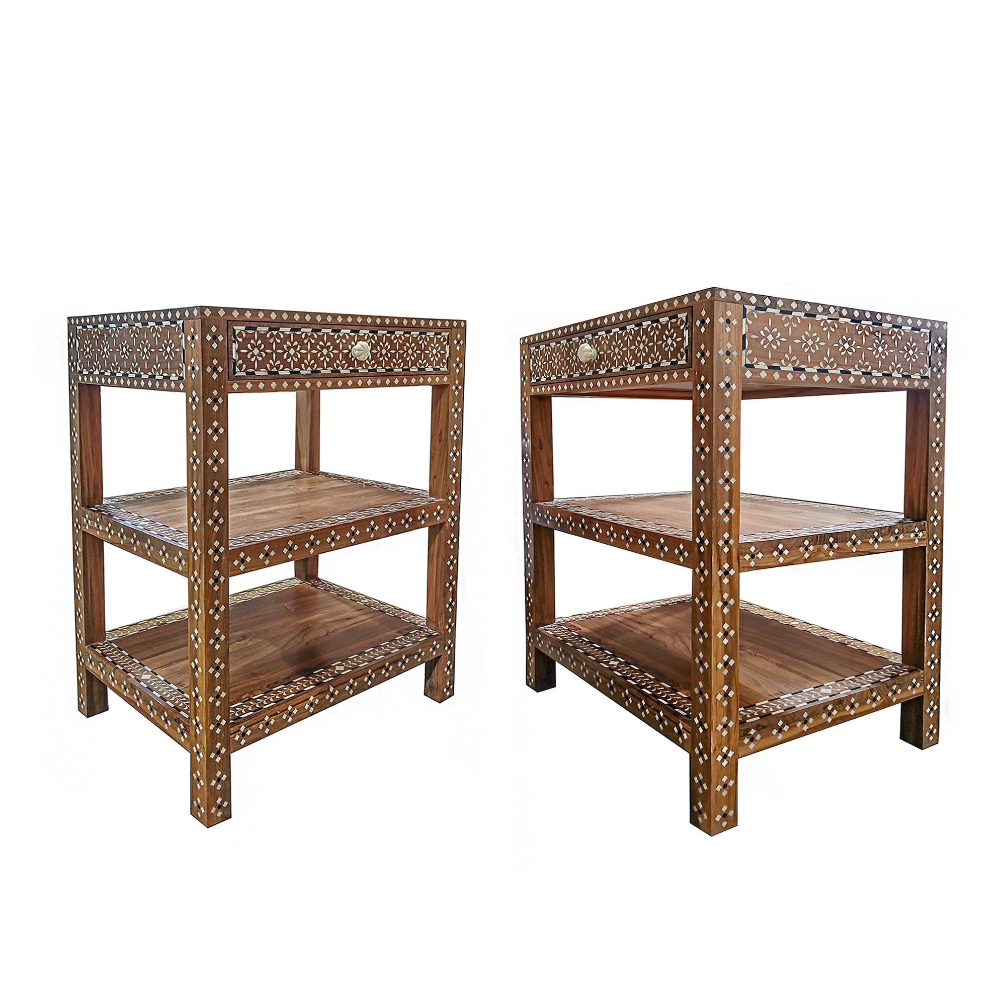 Tavolino / Comodino in teak intarsiato dall'India in vendita 9