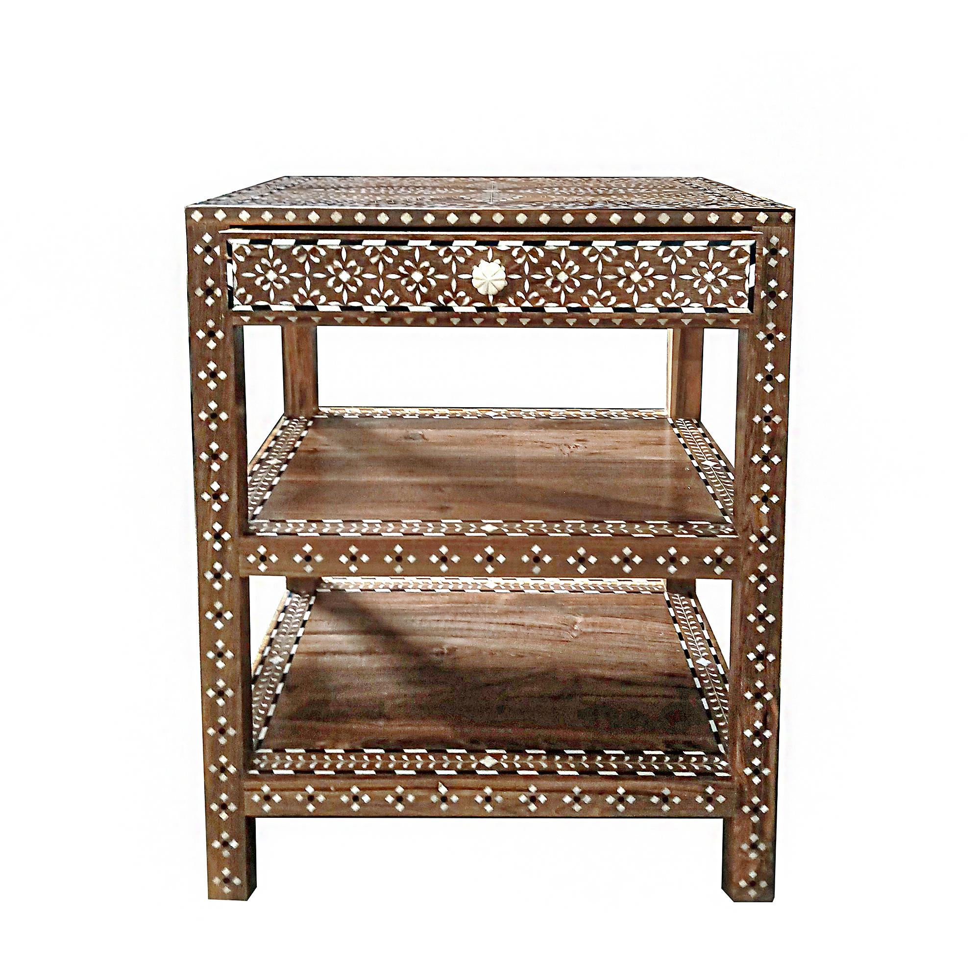 XXI secolo e contemporaneo Tavolino / Comodino in teak intarsiato dall'India in vendita