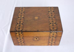 Boîte en noyer incrusté pour le tumbridgeware