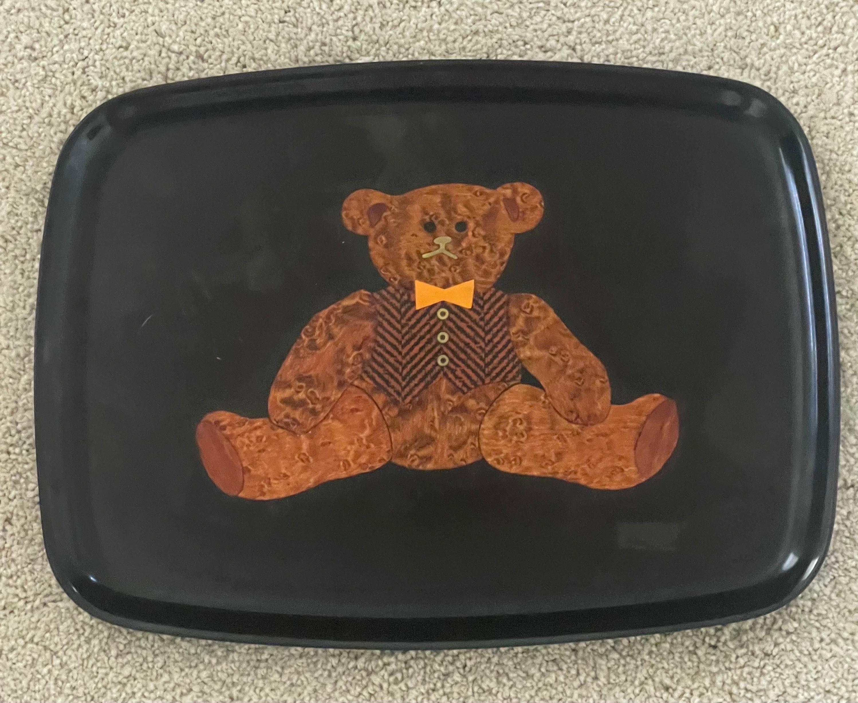 20ième siècle Plateau en bois incrusté « Teddy Bear » de Couroc, Californie